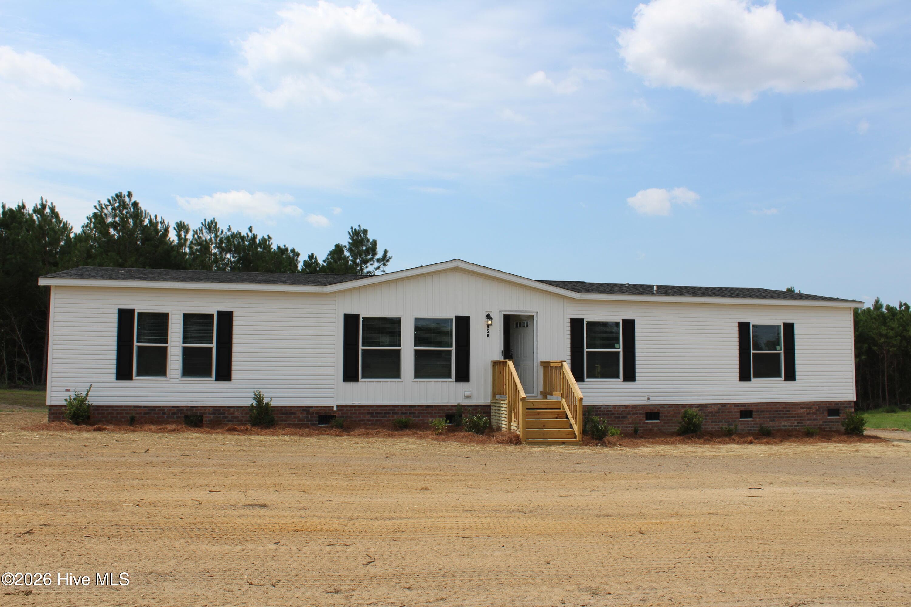 Manufactured Home at 950 Blind Bridge Road, Magnolia, NC 28453, photo 5 of 32