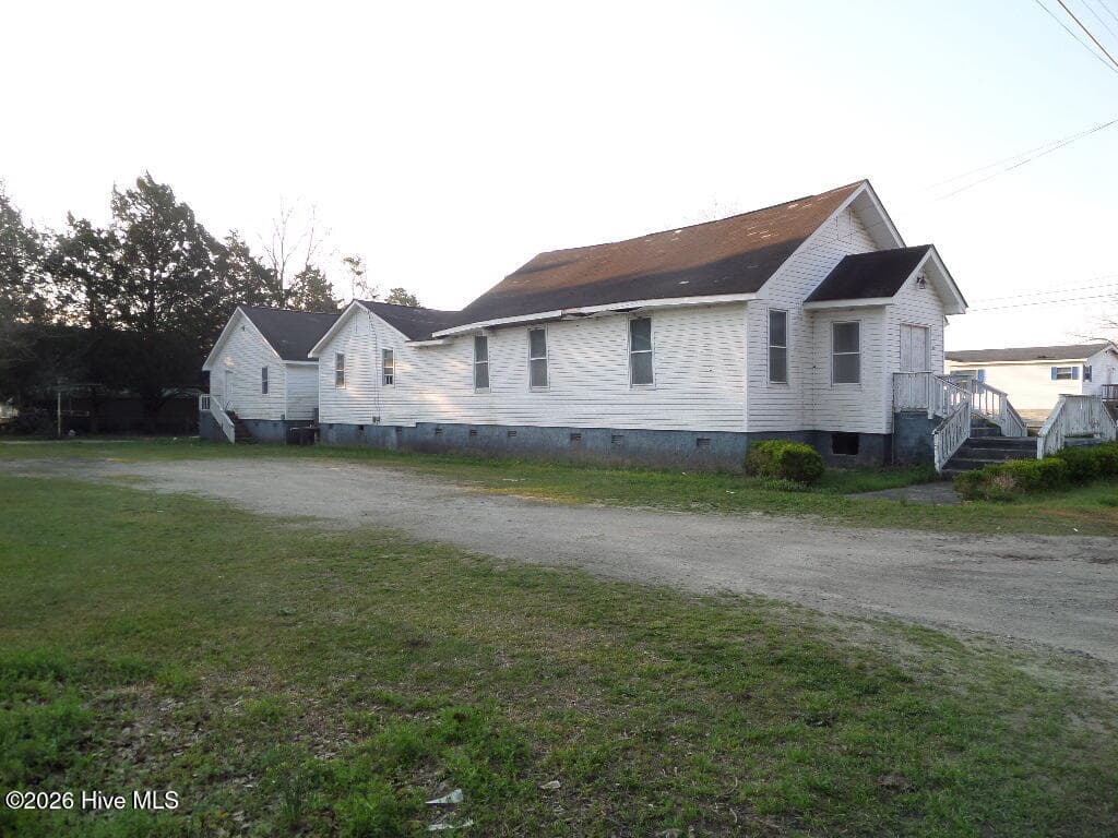 Single Family Residence at 201 Ellington Street, New Bern, NC 28560, photo 2 of 29