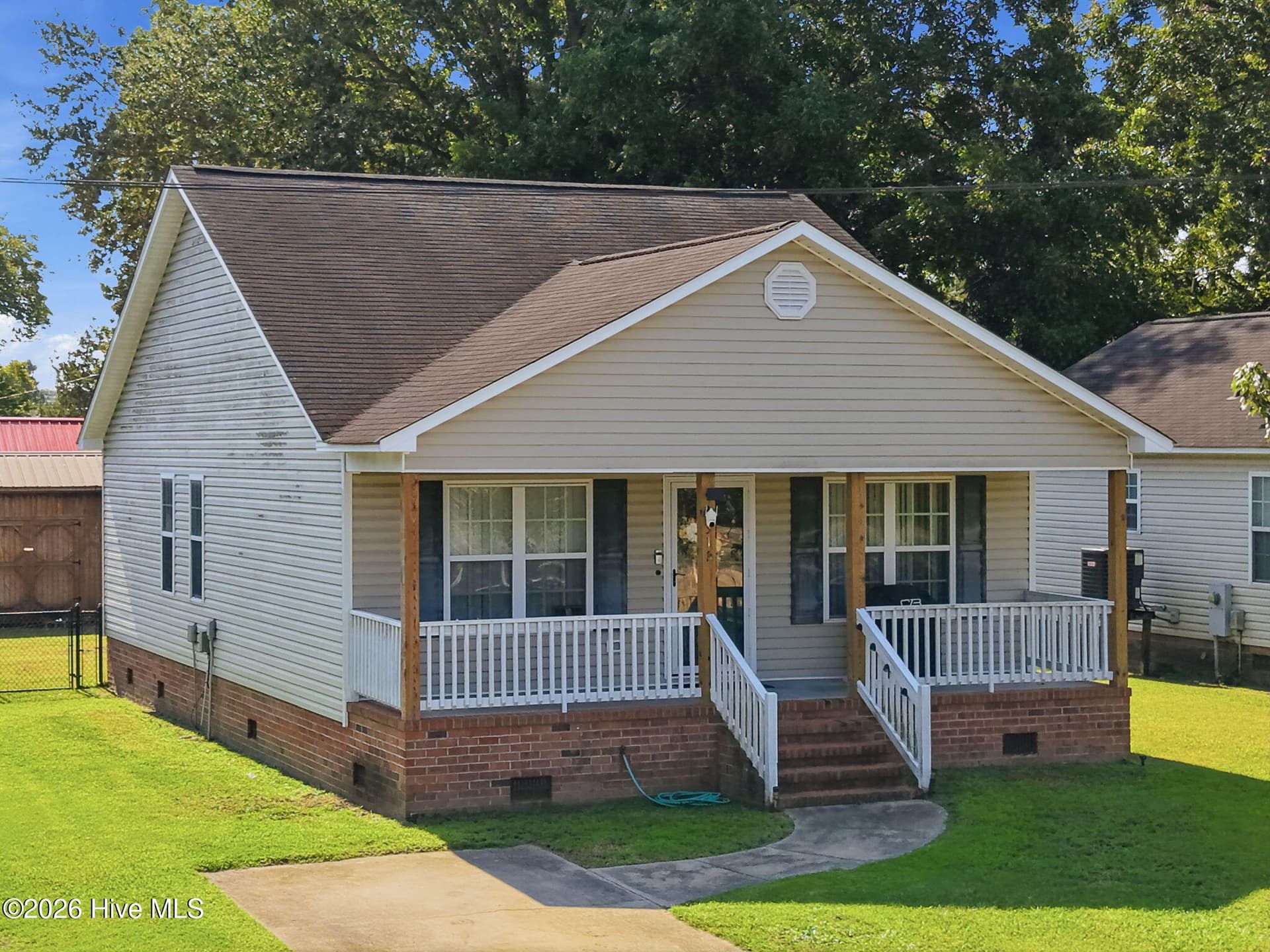 Single Family Residence at 311 Fleming Street, Washington, NC 27889, photo 5 of 42