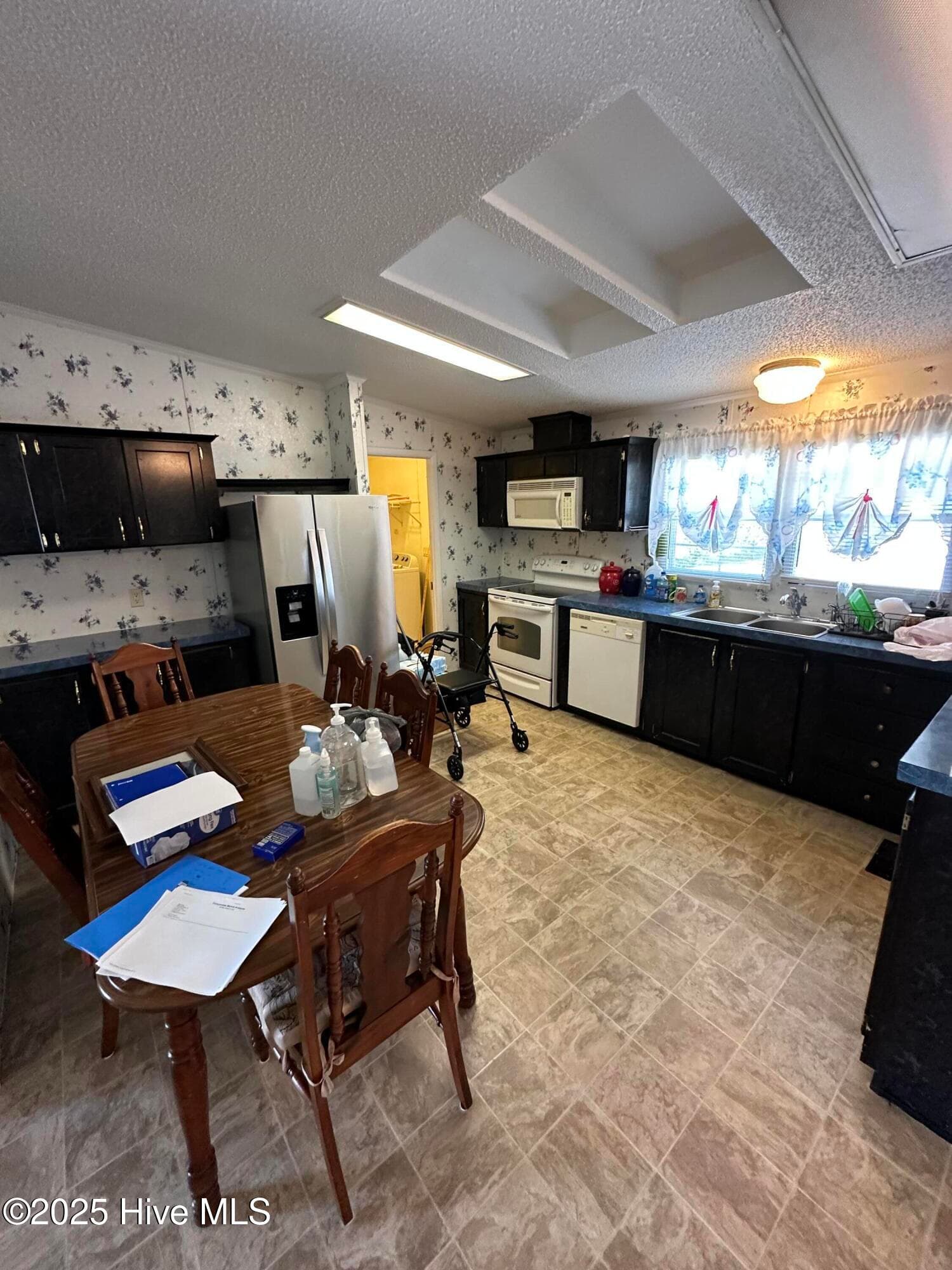 Manufactured Home at 1232 Mears Lane, Clarkton, NC 28433, photo 7 of 27