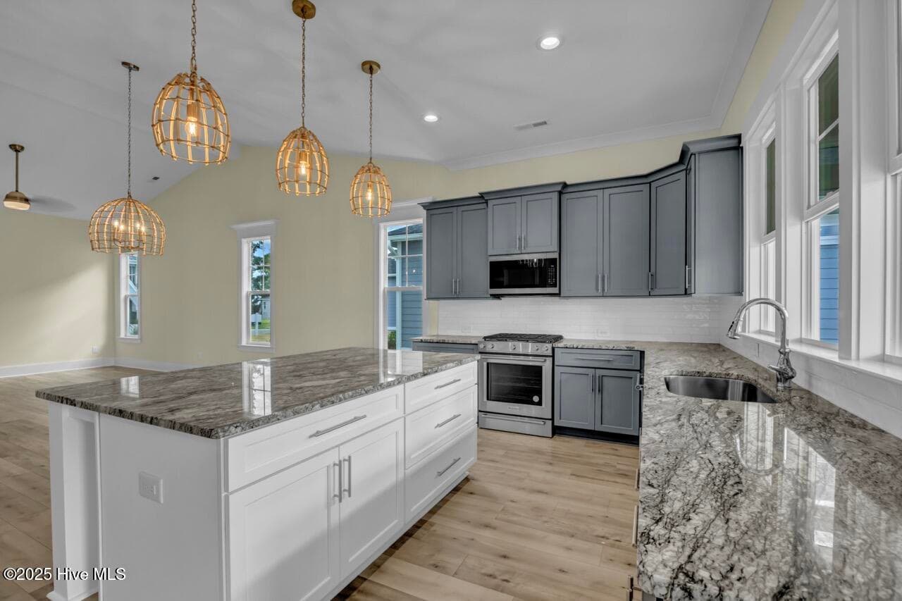 Single Family Residence at 2760 Alvernia Drive, Castle Hayne, NC 28429, photo 20 of 88