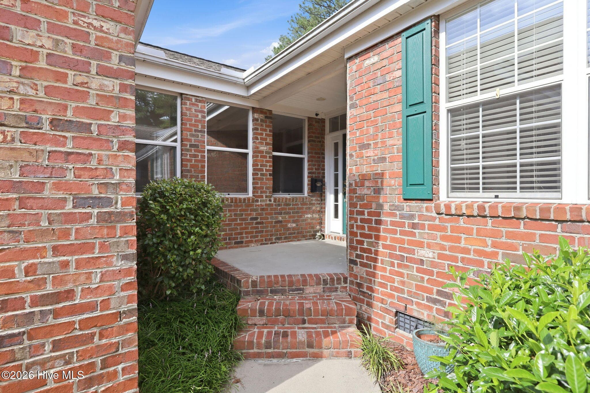 Townhouse at 140 Lighthorse Circle, Aberdeen, NC 28315, photo 6 of 50