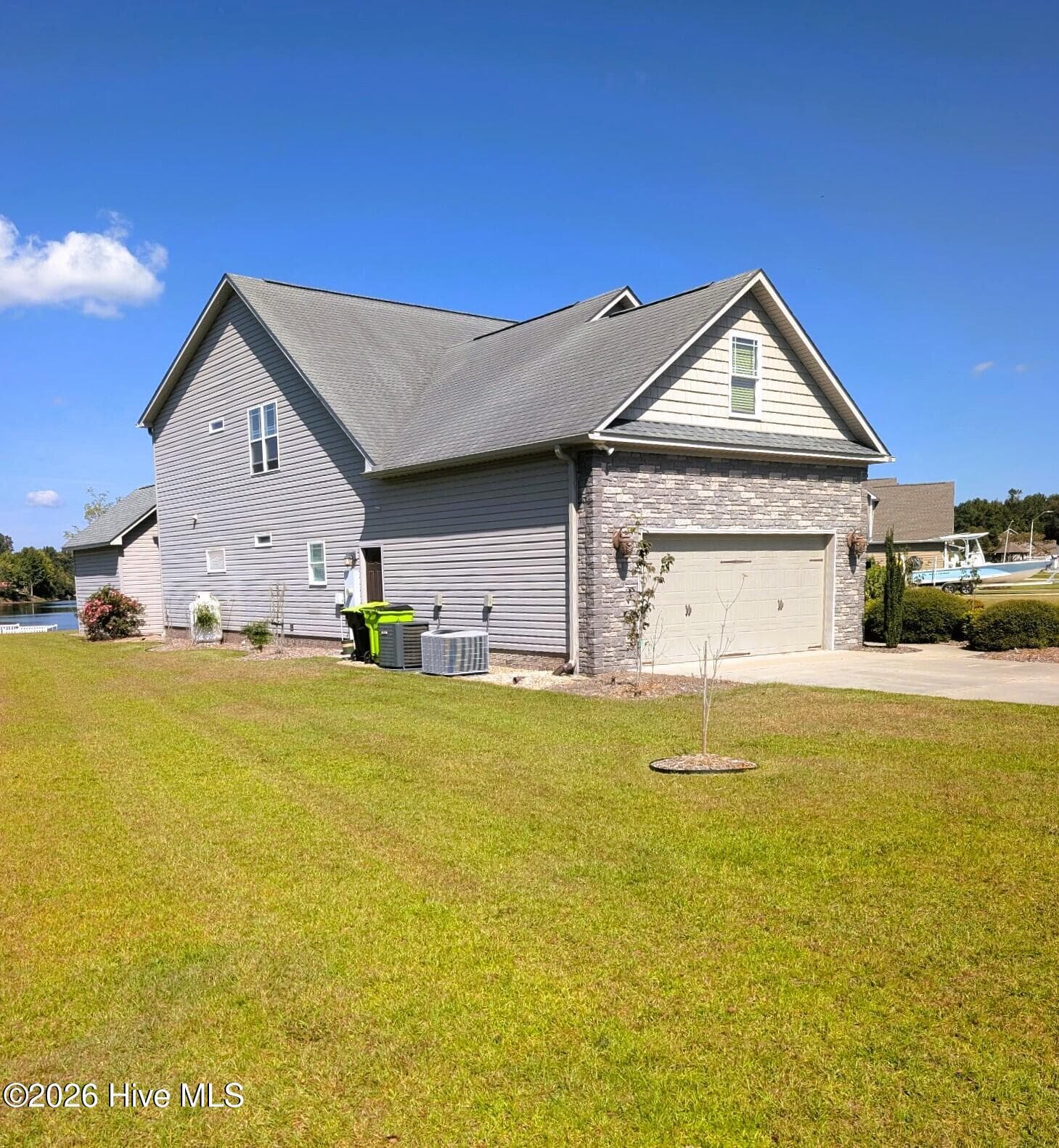 Single Family Residence at 307 Antioch Lakes Road, New Bern, NC 28560, photo 6 of 87