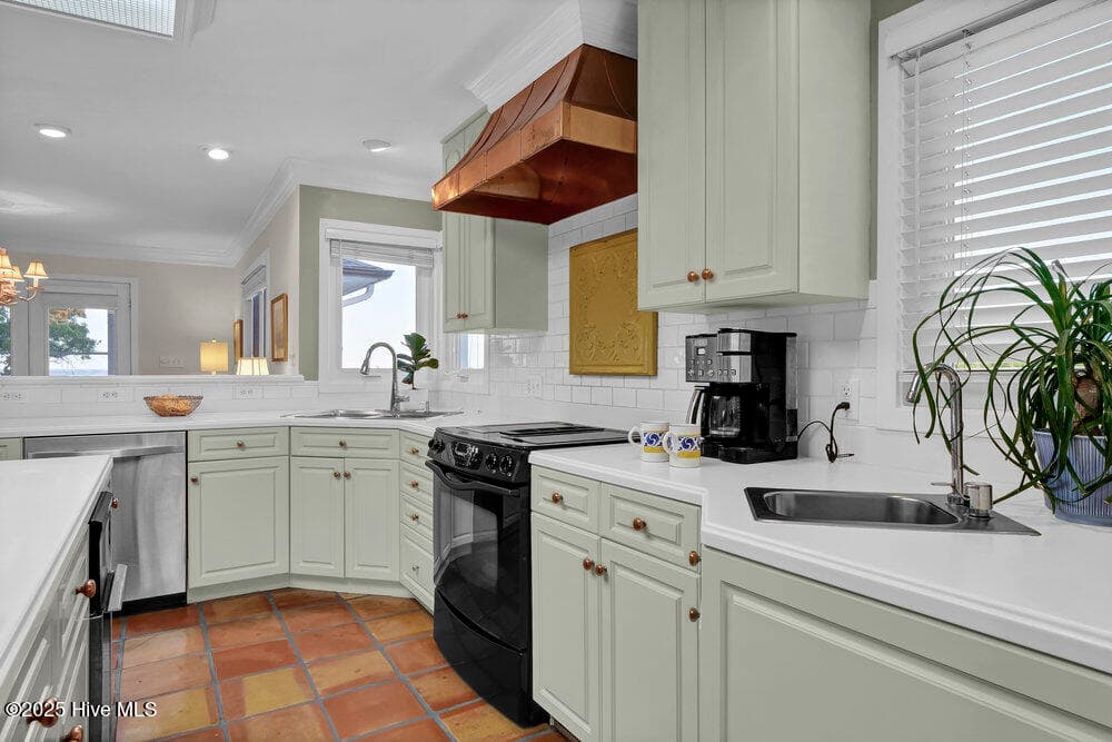 Single Family Residence at 945 Radnor Road, Wilmington, NC 28409, photo 2 of 5