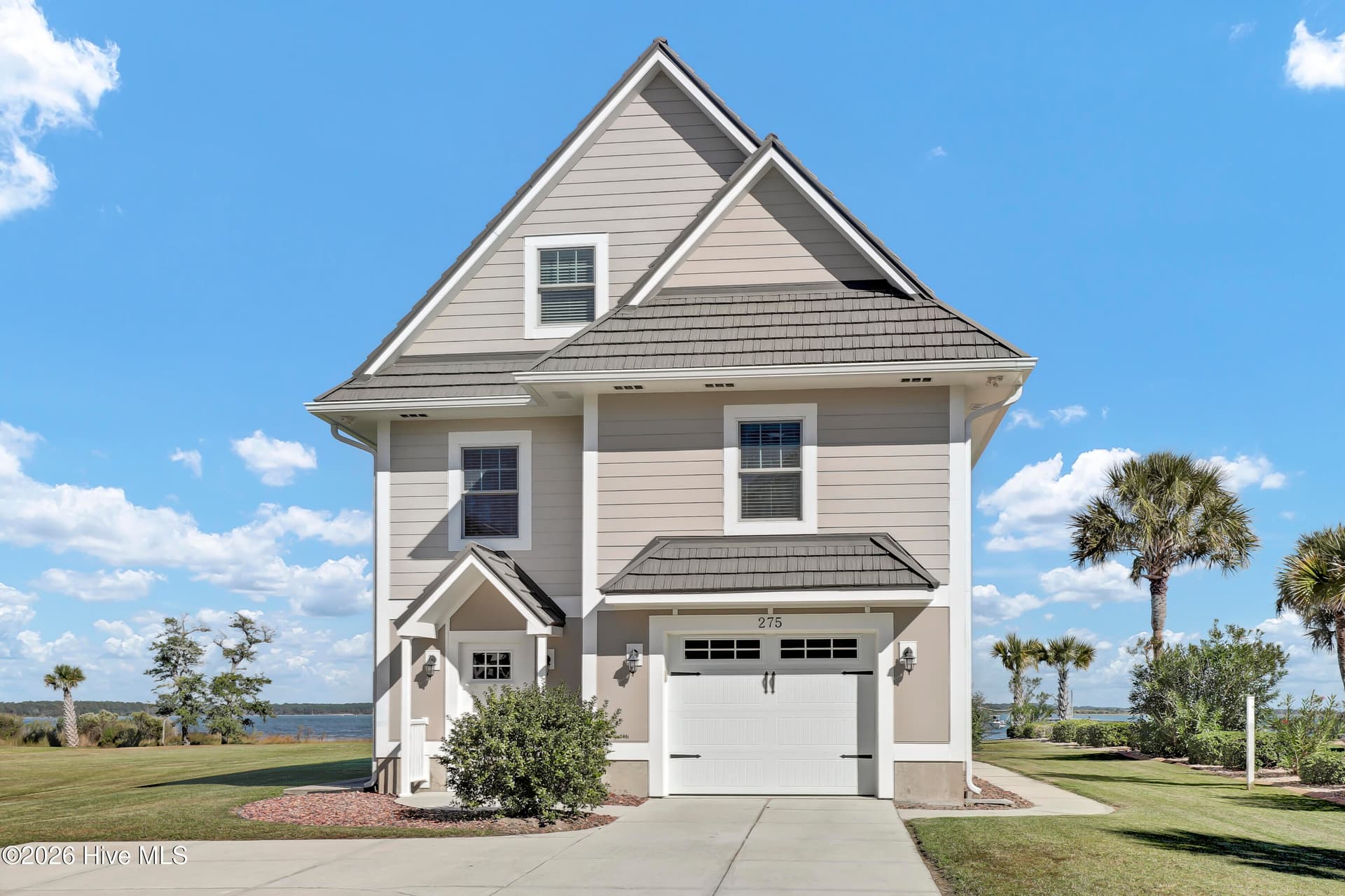 Single Family Residence at 275 Riverside Drive, Sneads Ferry, NC 28460, photo 4 of 47