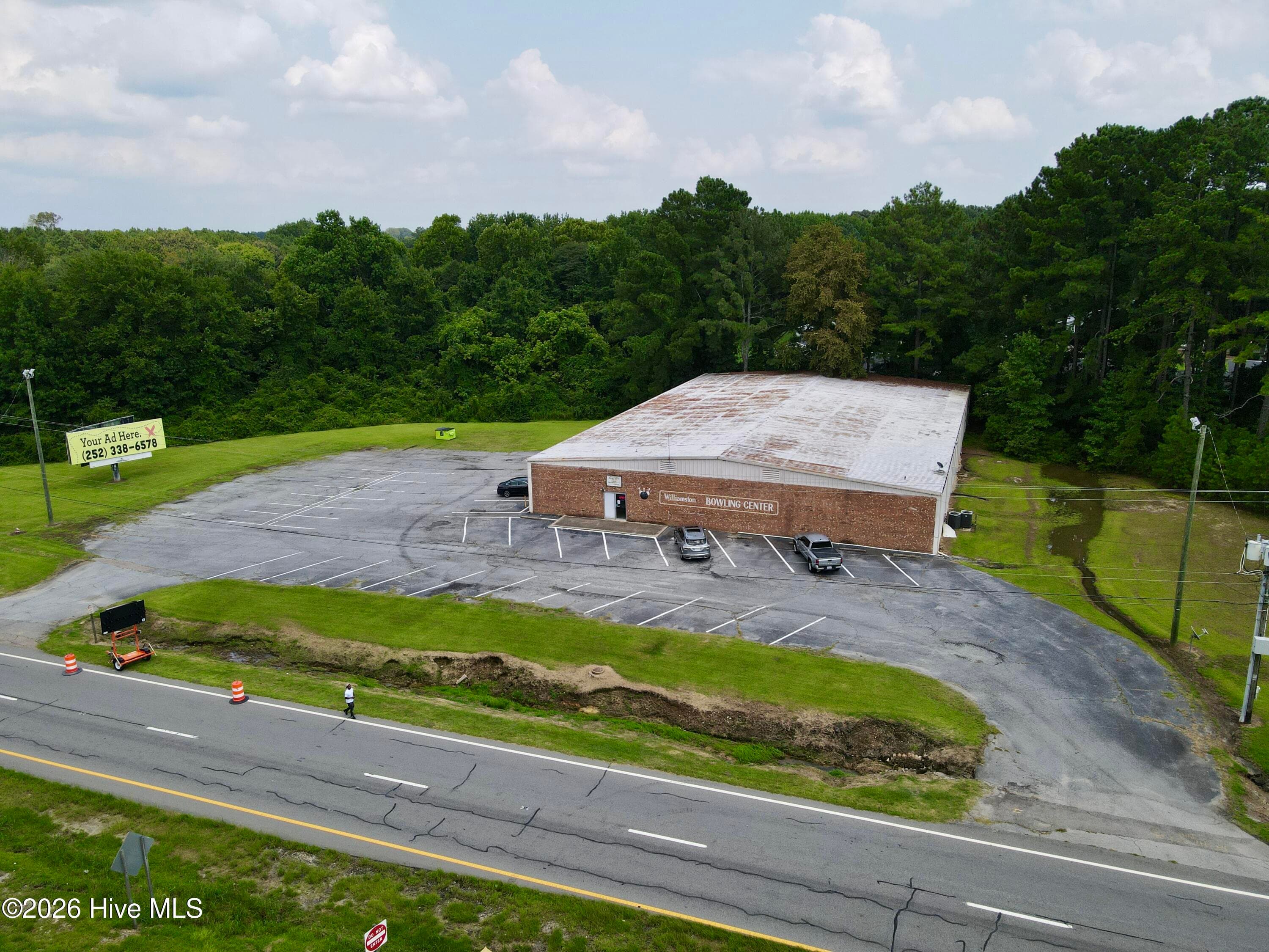 Improved at 915 E Boulevard, Williamston, NC 27892, photo 6 of 17