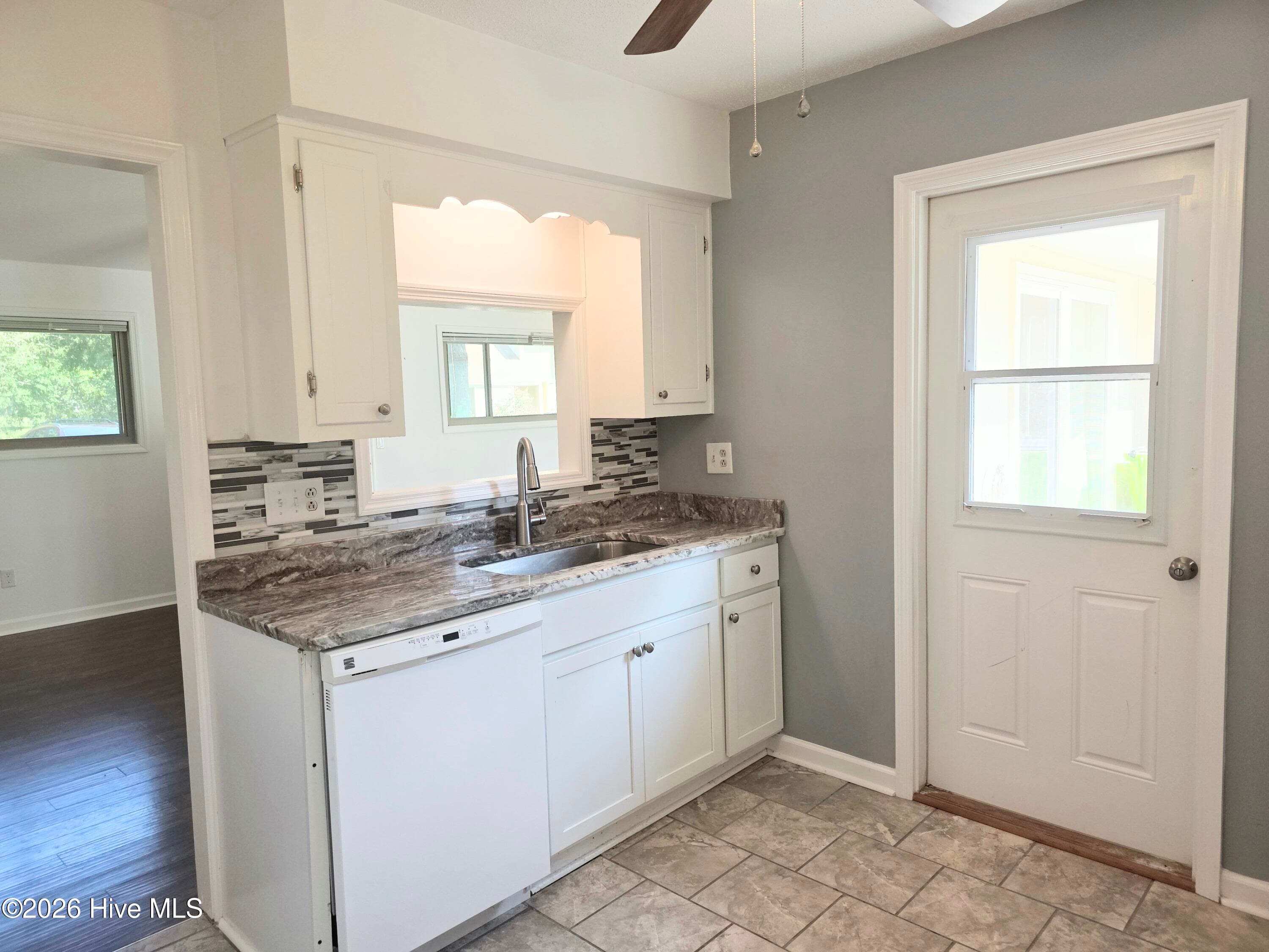 Townhouse at 114 Quarterdeck, New Bern, NC 28562, photo 16 of 33