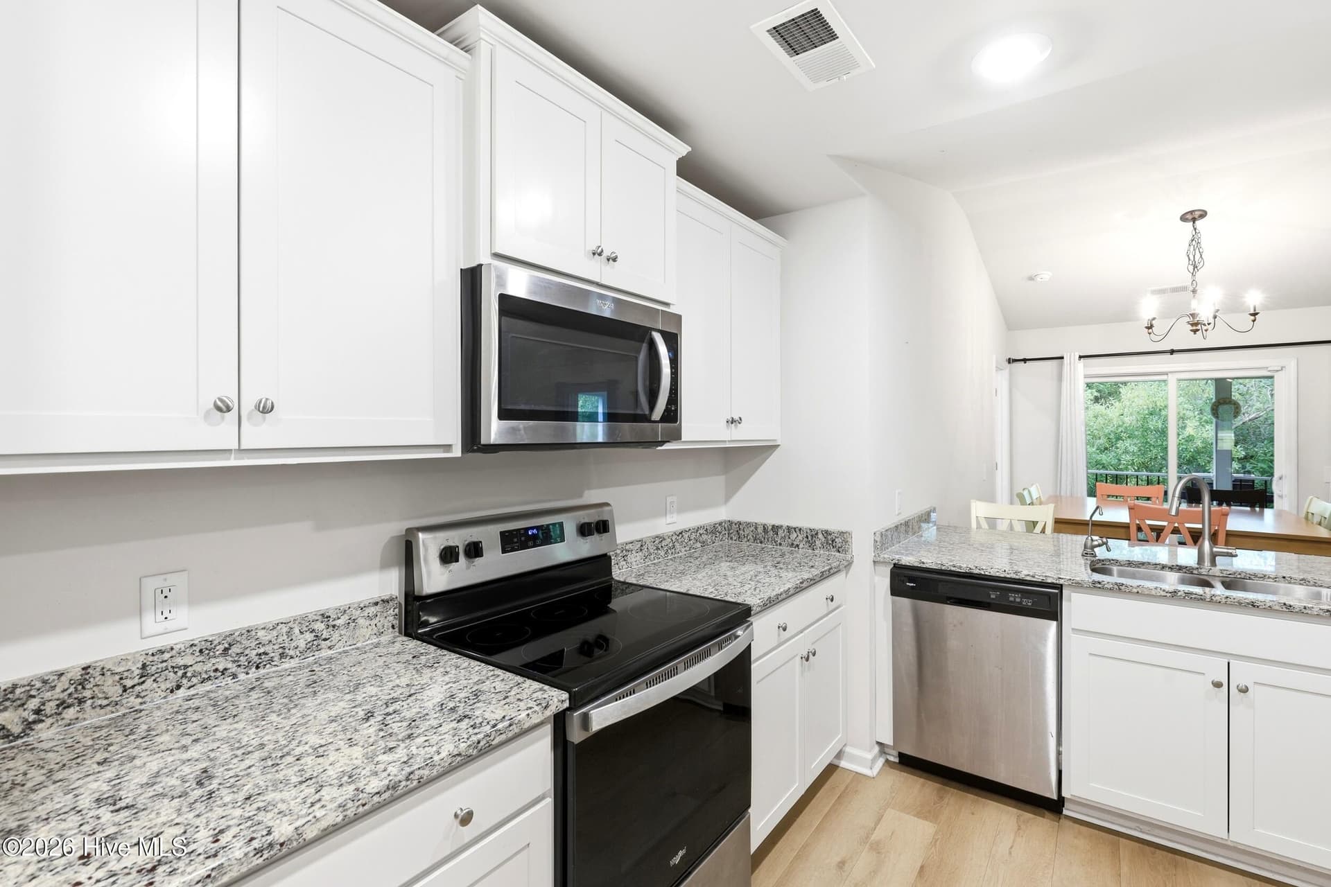 Single Family Residence at 530 Poppleton Drive, Hampstead, NC 28443, photo 14 of 61