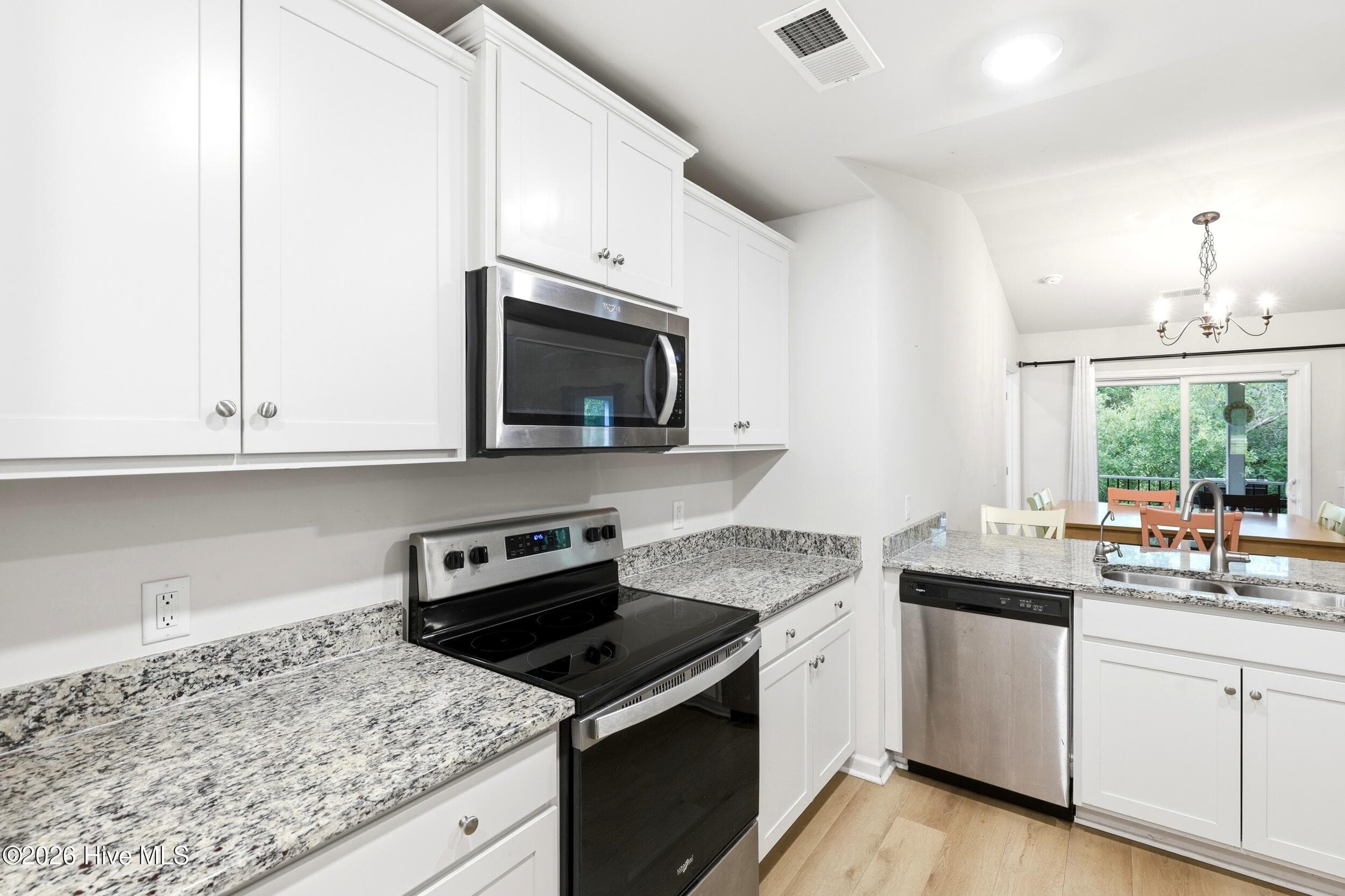 Single Family Residence at 530 Poppleton Drive, Hampstead, NC 28443, photo 14 of 61