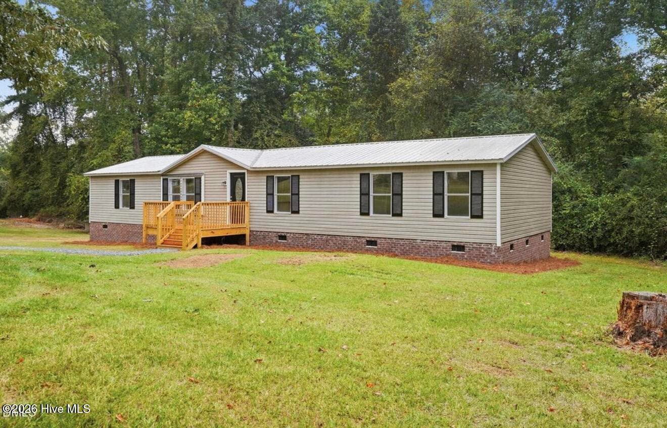Manufactured Home at 116 Avon Lane, Newton Grove, NC 28366, photo 3 of 29