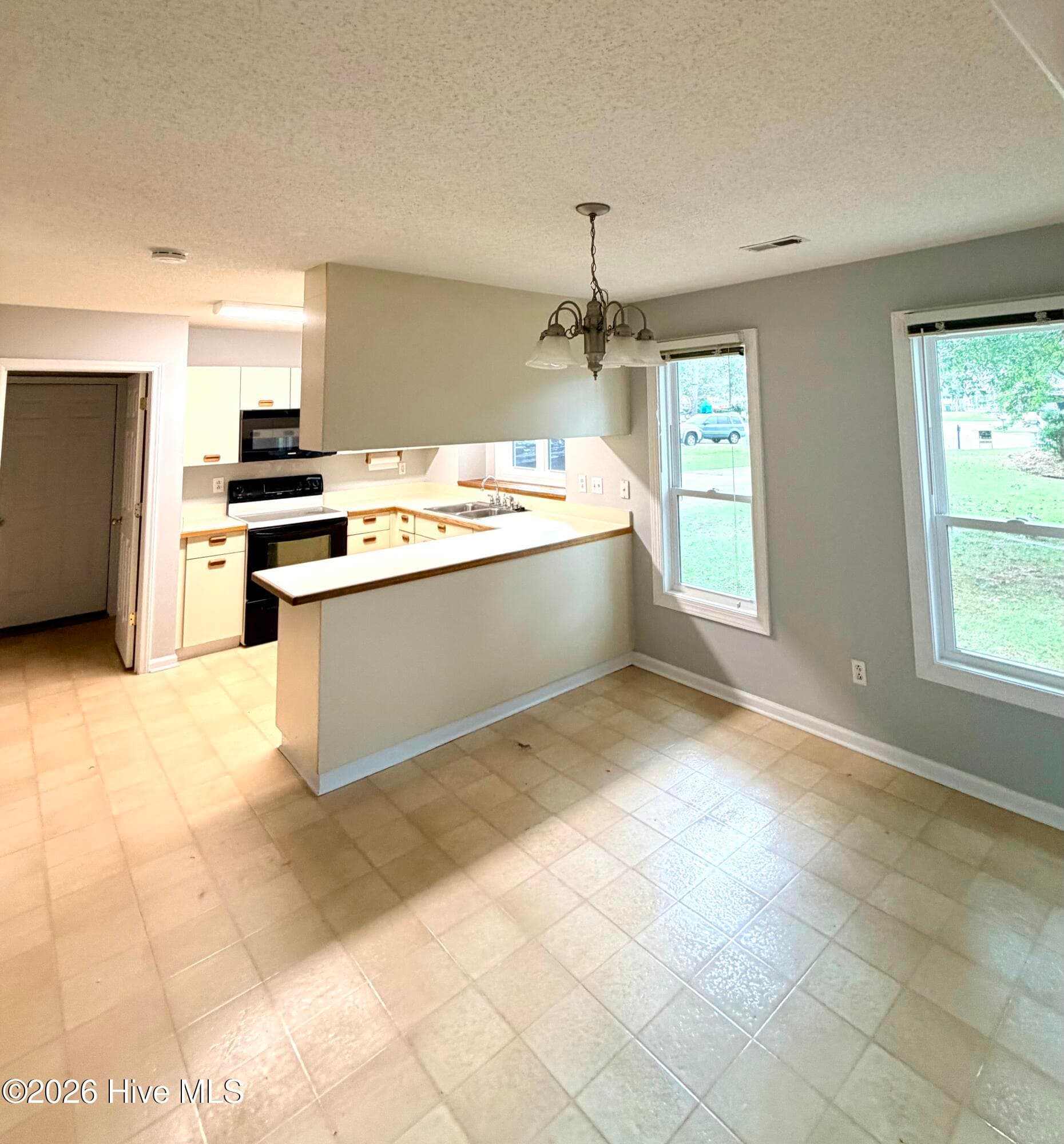 Single Family Residence at 105 Norman Court, New Bern, NC 28560, photo 16 of 30