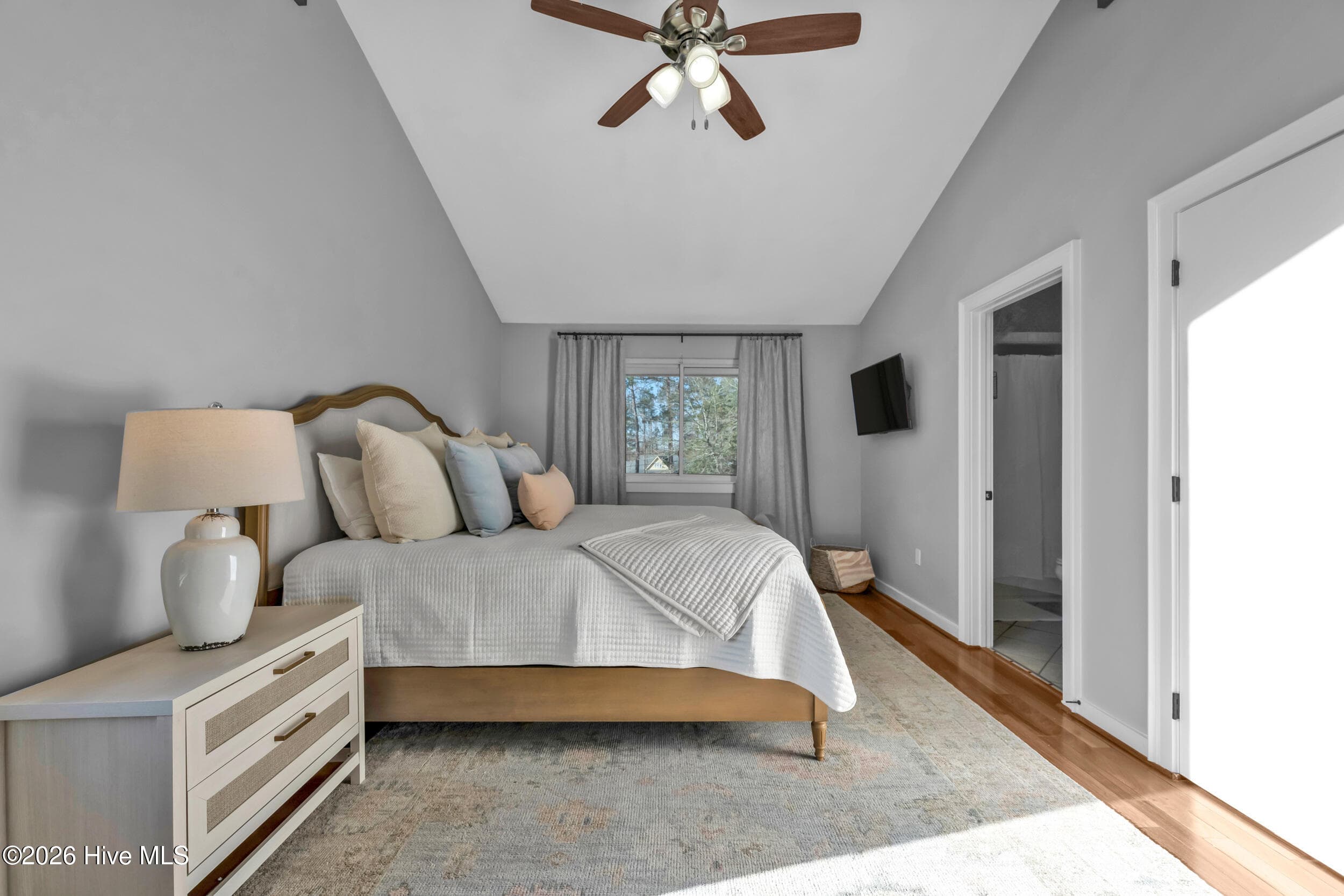 Second bedroom to en suite bath - 401 S Lake Drive, Thomson, GA 30824