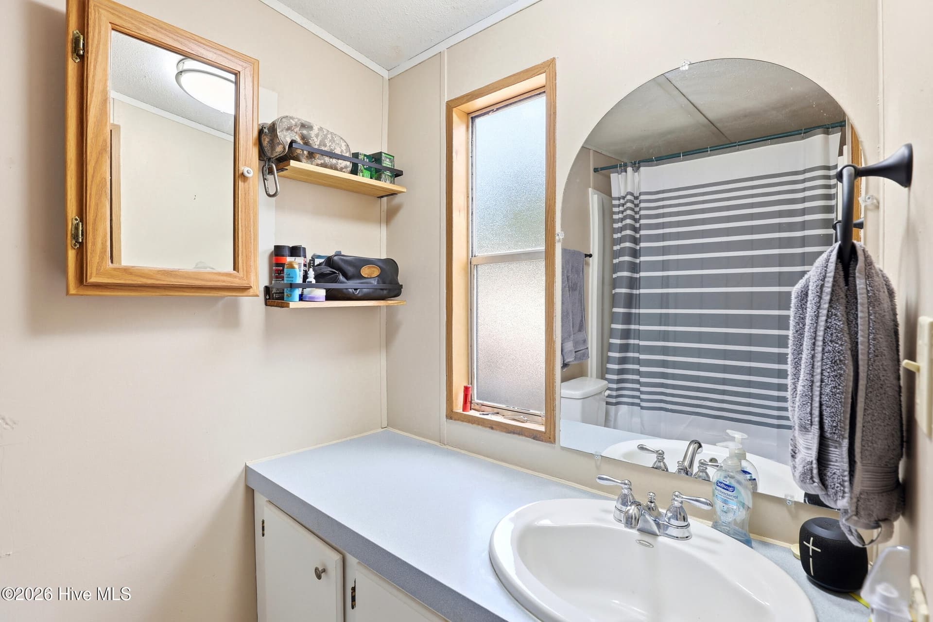 Manufactured Home at 709 Inlet Acres Drive, Wilmington, NC 28412, photo 15 of 44