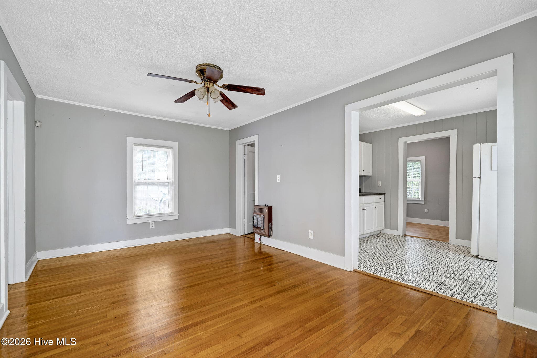 Single Family Residence at 115 E Murphy Street, Wallace, NC 28466, photo 4 of 24