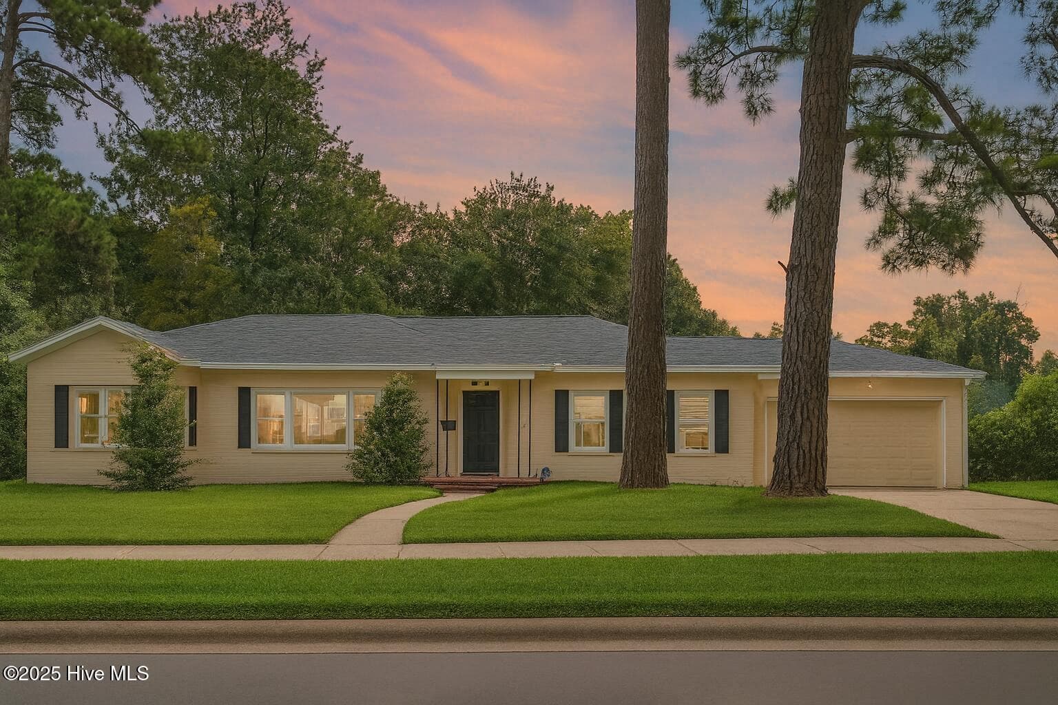 827 Colonial Drive, Wilmington, NC 28403