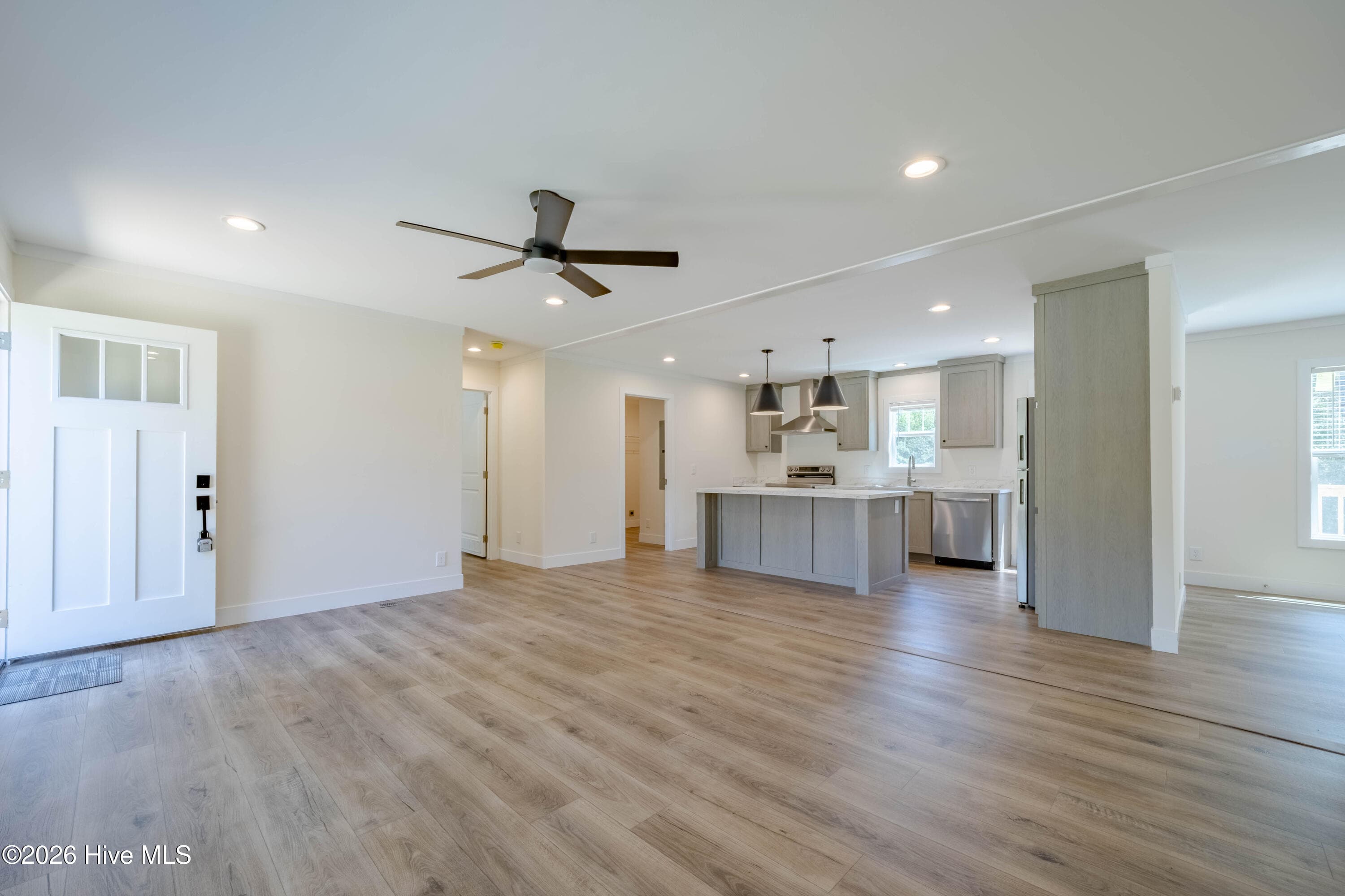 Manufactured Home at 120 Edgewater Lane, Richlands, NC 28574, photo 3 of 44