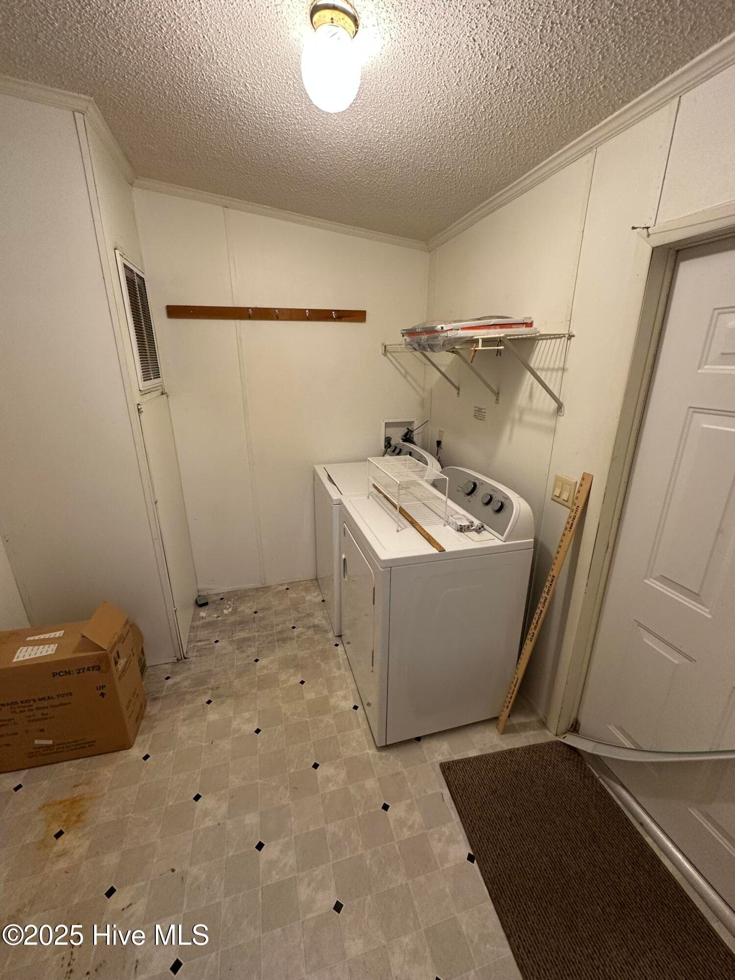 Manufactured Home at 1232 Mears Lane, Clarkton, NC 28433, photo 9 of 27
