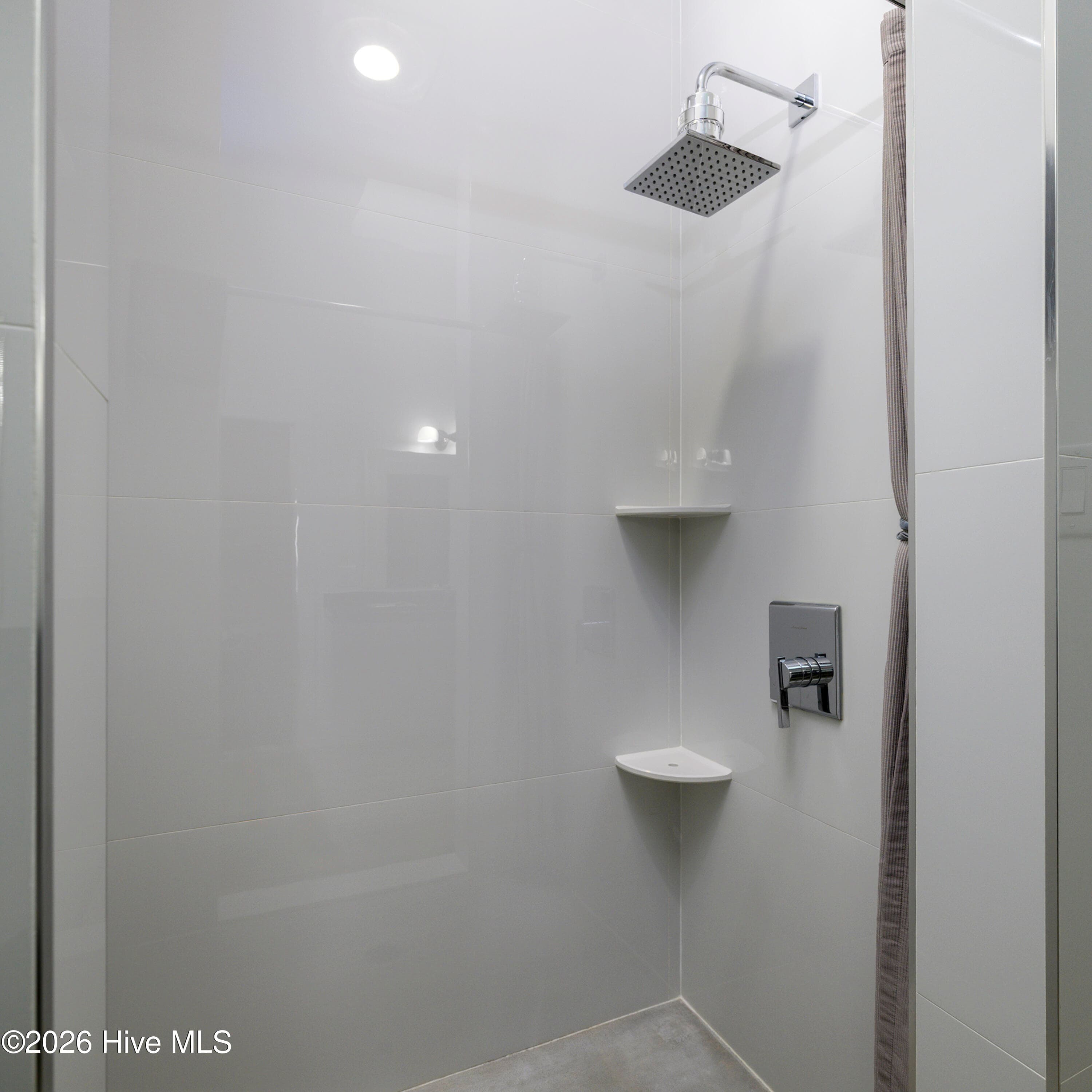Unlimited Hot Water Shower - 228 Drake Landing, New Bern, NC 28560
