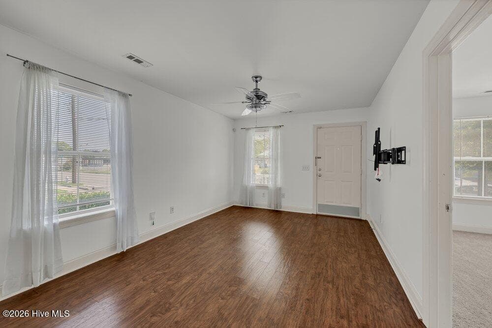 Single Family Residence at 100 S 11th Street, Wilmington, NC 28401, photo 4 of 24