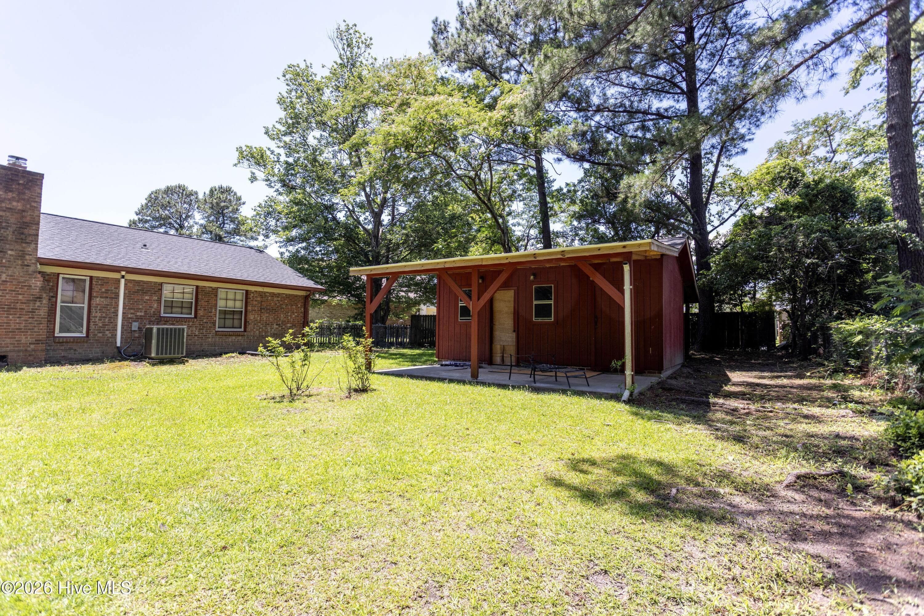 Single Family Residence at 207 E Willowood Lane, Jacksonville, NC 28546, photo 9 of 11