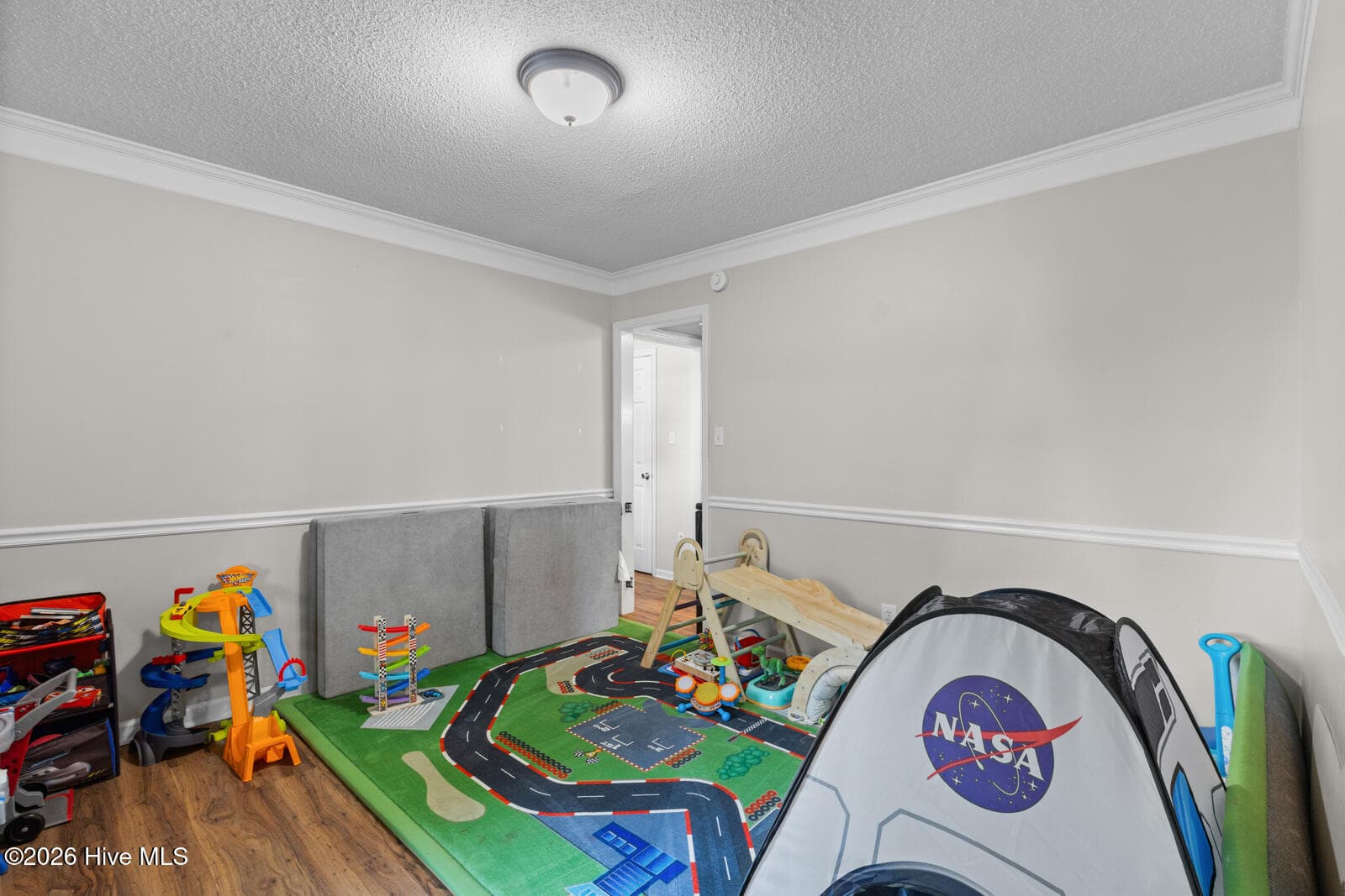 Single Family Residence at 405 Wolf Run Drive, Jacksonville, NC 28546, photo 16 of 31