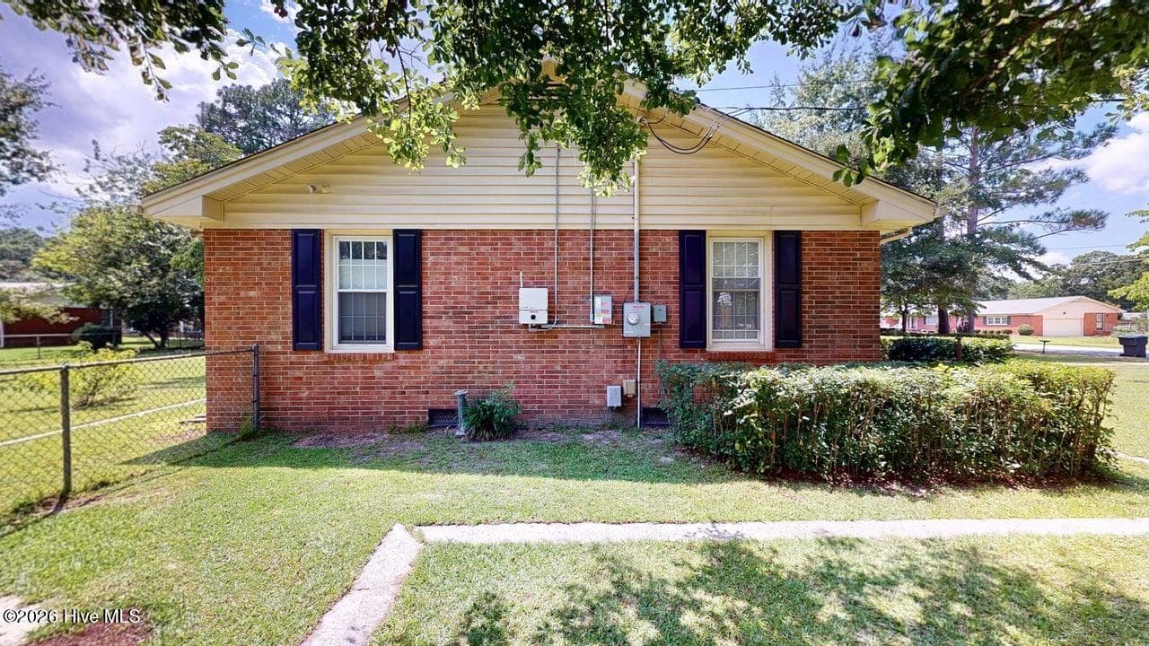 Single Family Residence at 604 N Pinecrest Drive, Goldsboro, NC 27534, photo 5 of 50
