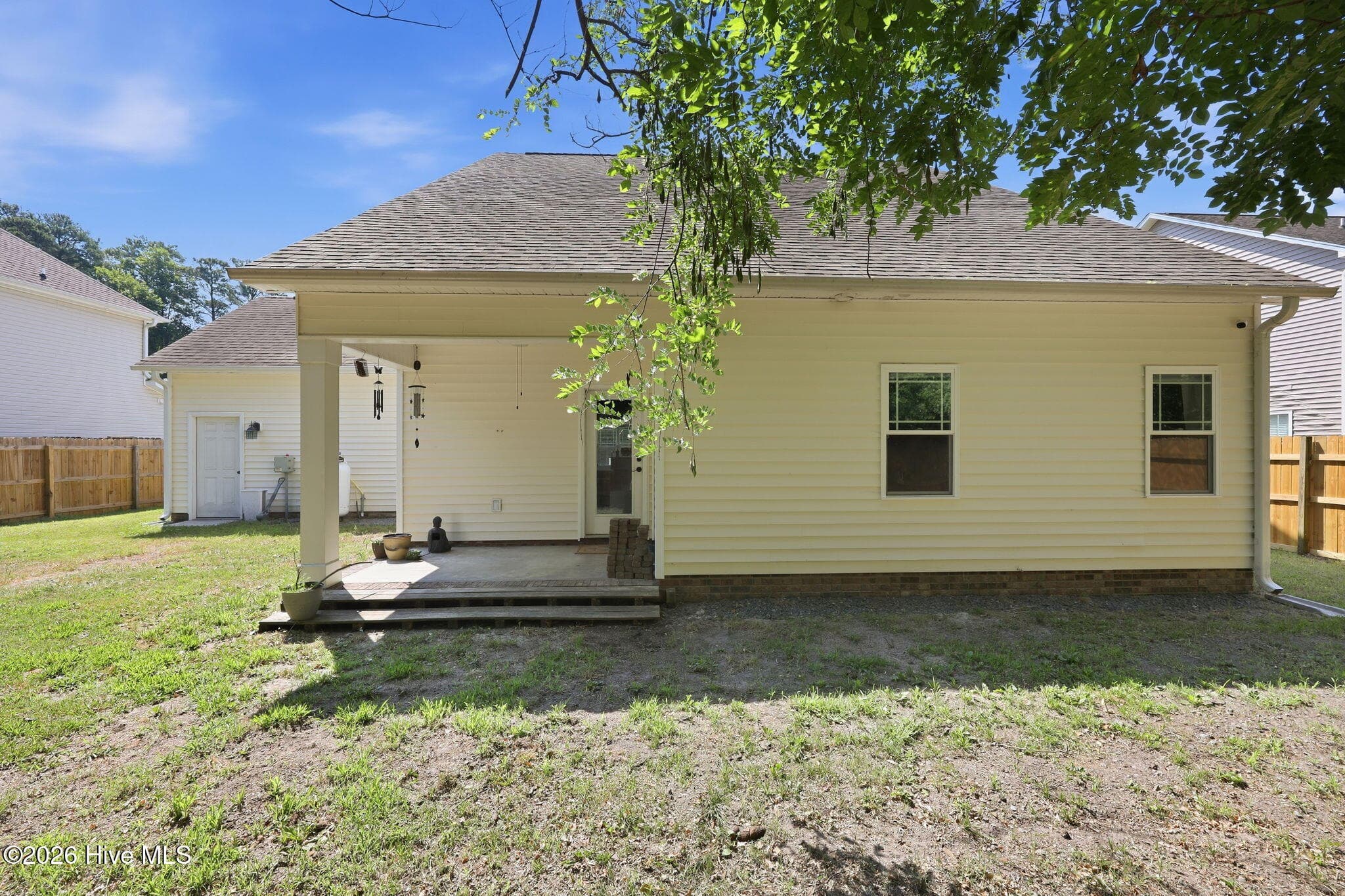 Single Family Residence at 402 Satterfield Drive, New Bern, NC 28560, photo 27 of 42