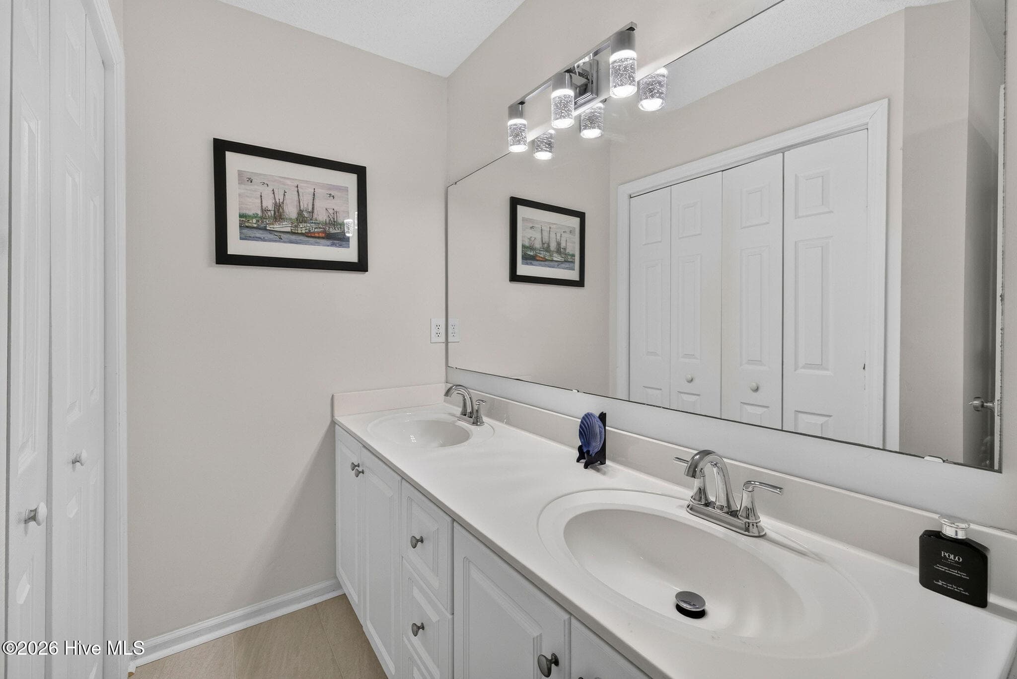 Single Family Residence at 21 S Oak Drive, Surf City, NC 28445, photo 20 of 46