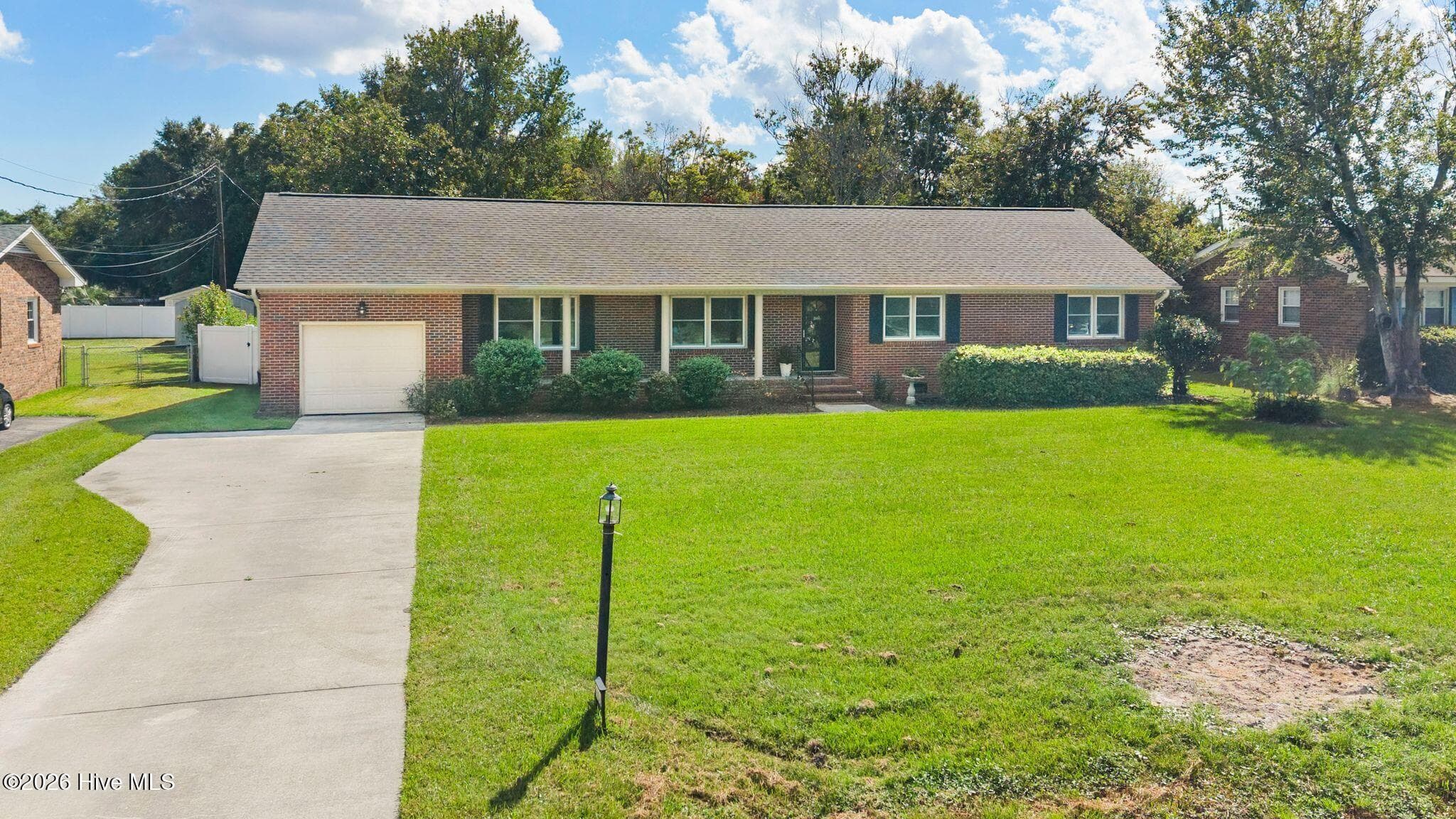 Single Family Residence at 806 Bragg Drive, Wilmington, NC 28409, photo 2 of 57