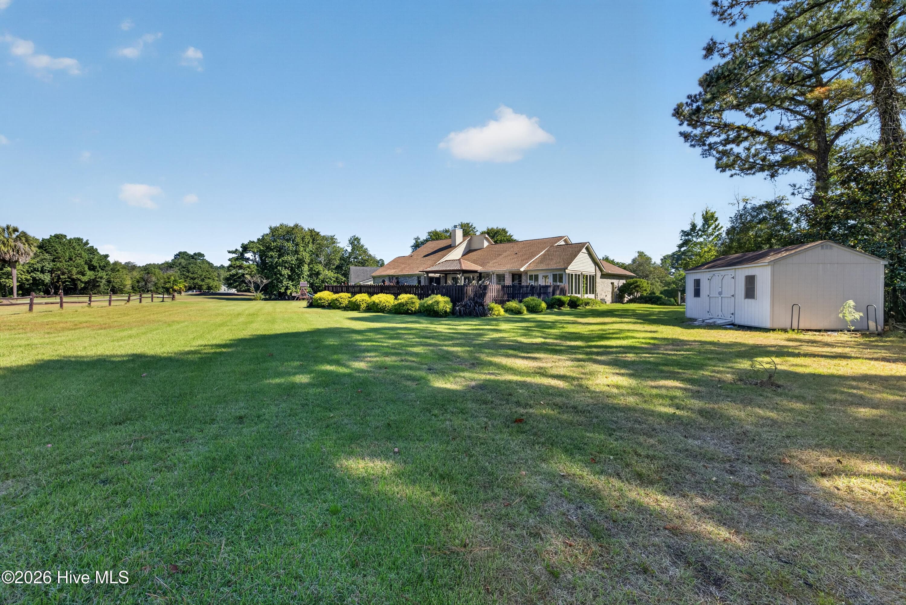 Single Family Residence at 106 Bogey Court, Hampstead, NC 28443, photo 8 of 52
