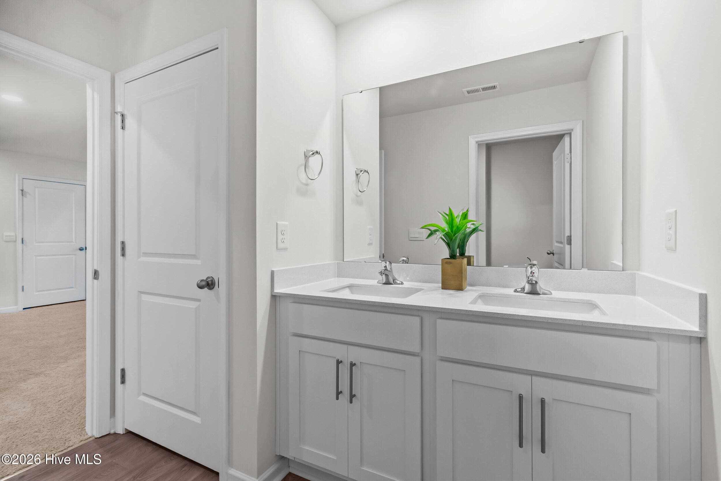 Upstairs Full Bathroom - 4019 Emerald View, New Bern, NC 28560