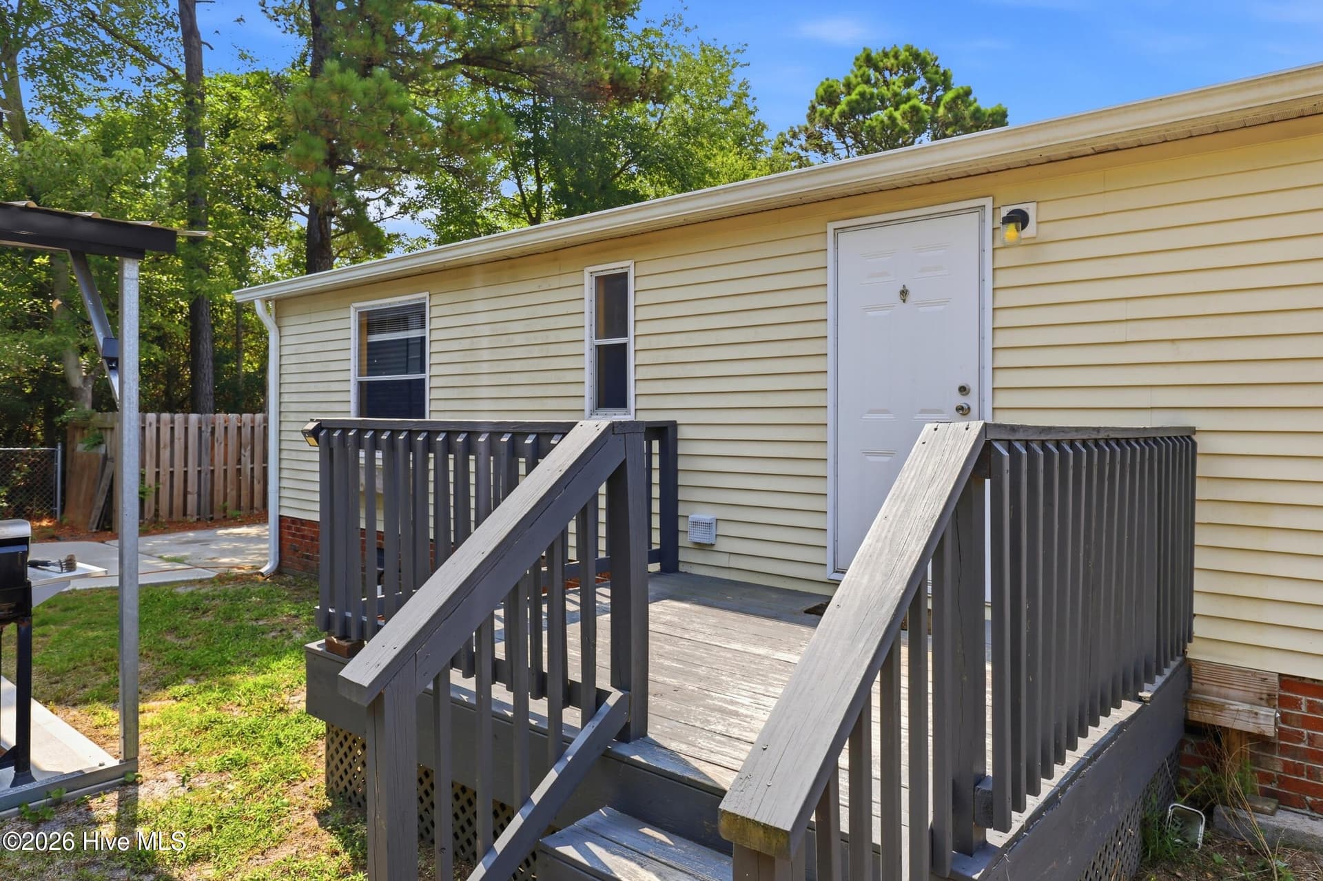 Manufactured Home at 709 Inlet Acres Drive, Wilmington, NC 28412, photo 22 of 44