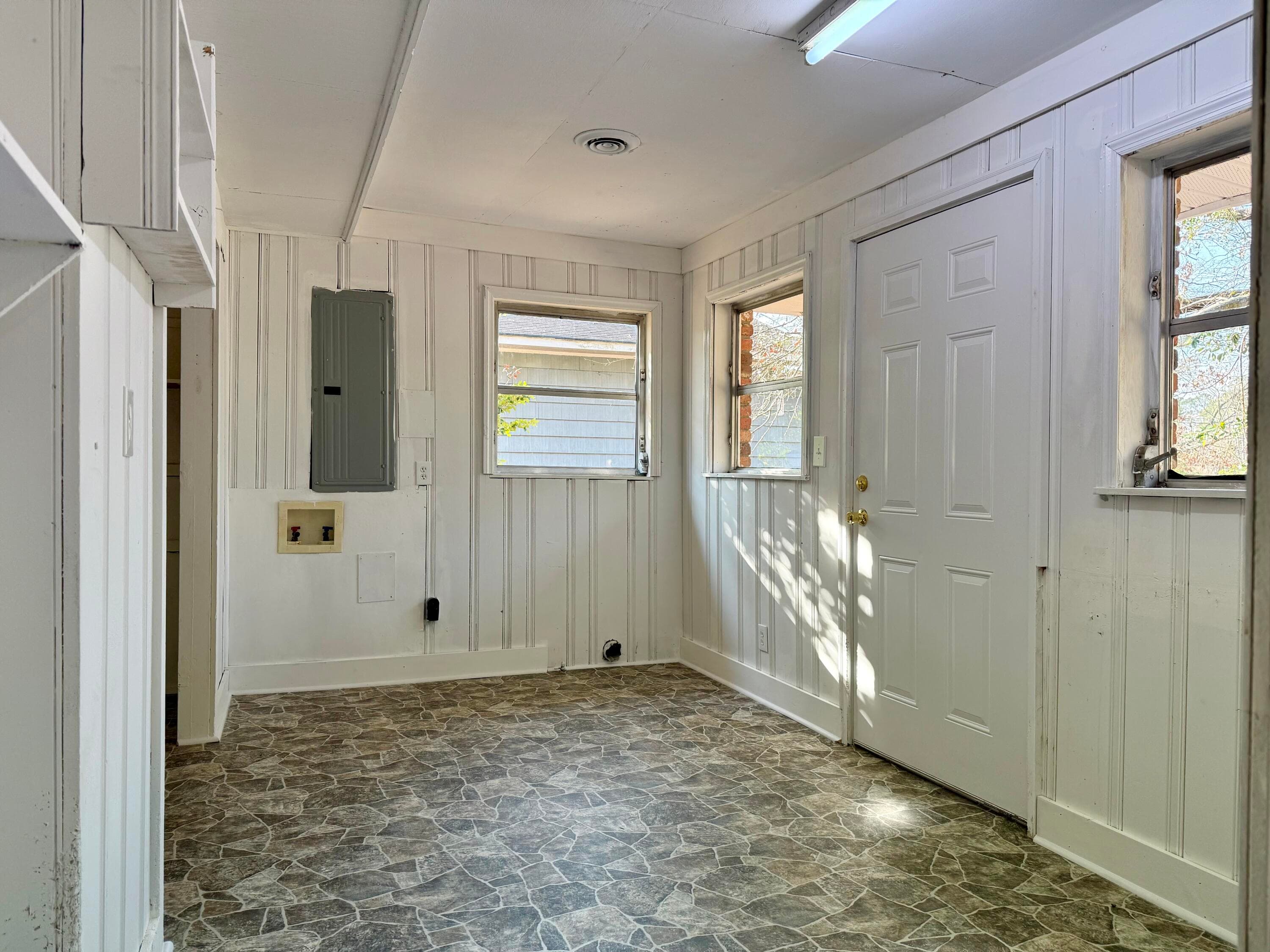Single Family Residence at 609 Hillcrest Drive, Thomson, GA 30824, photo 6 of 17