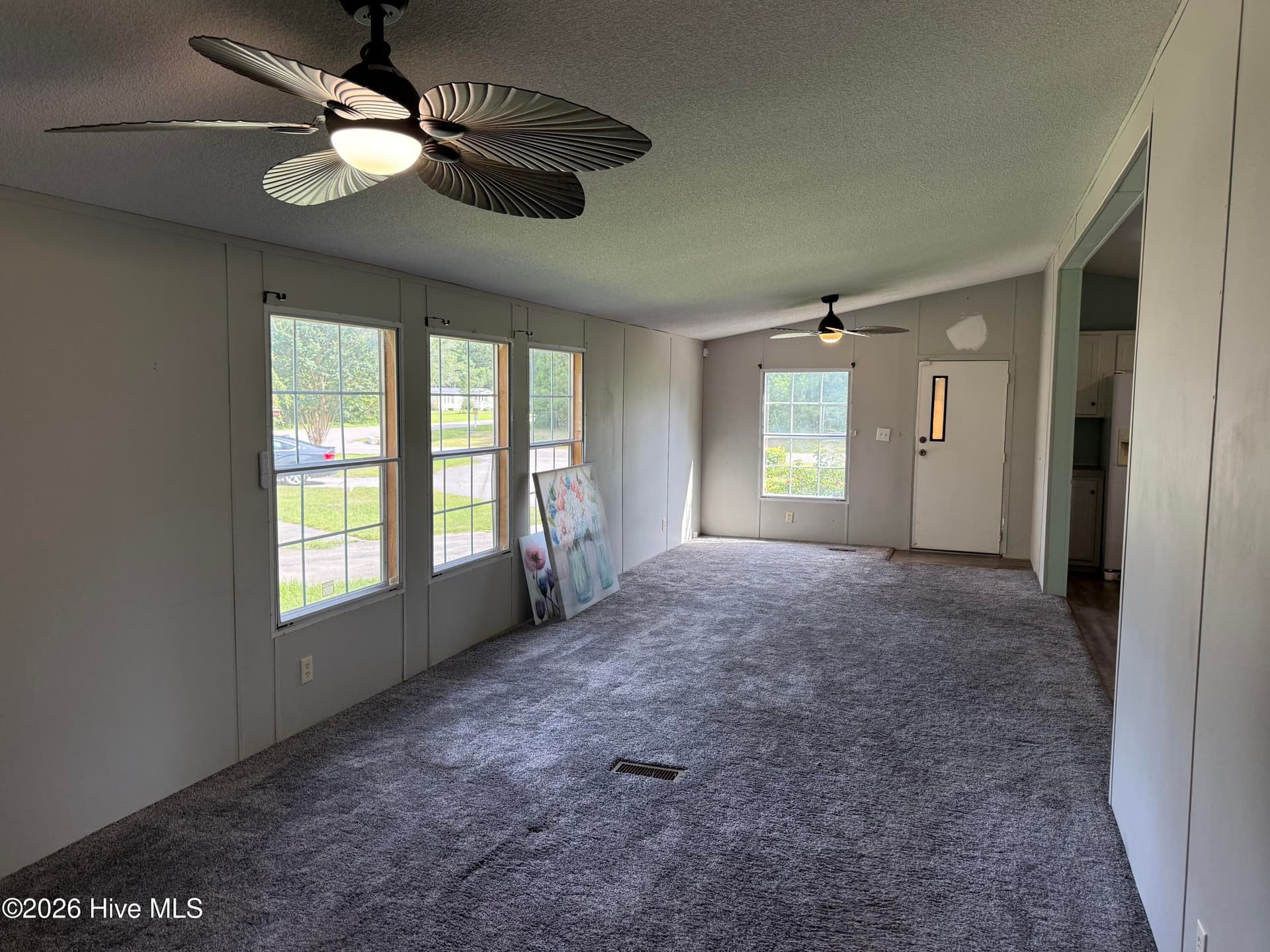 Manufactured Home at 907 Kontiki Court, Hampstead, NC 28443, photo 6 of 14
