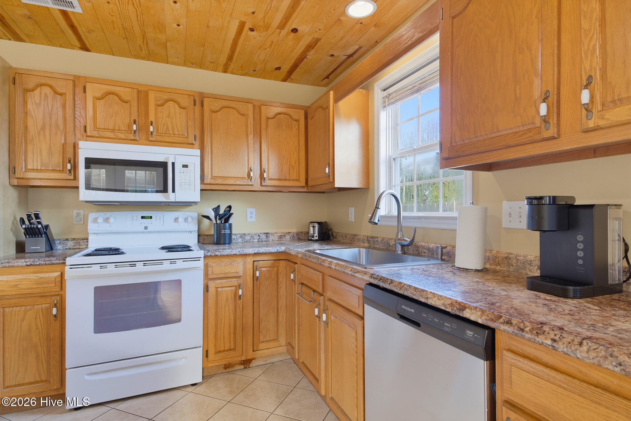 Single Family Residence at 206 Winter Road, Jacksonville, NC 28540, photo 2 of 2