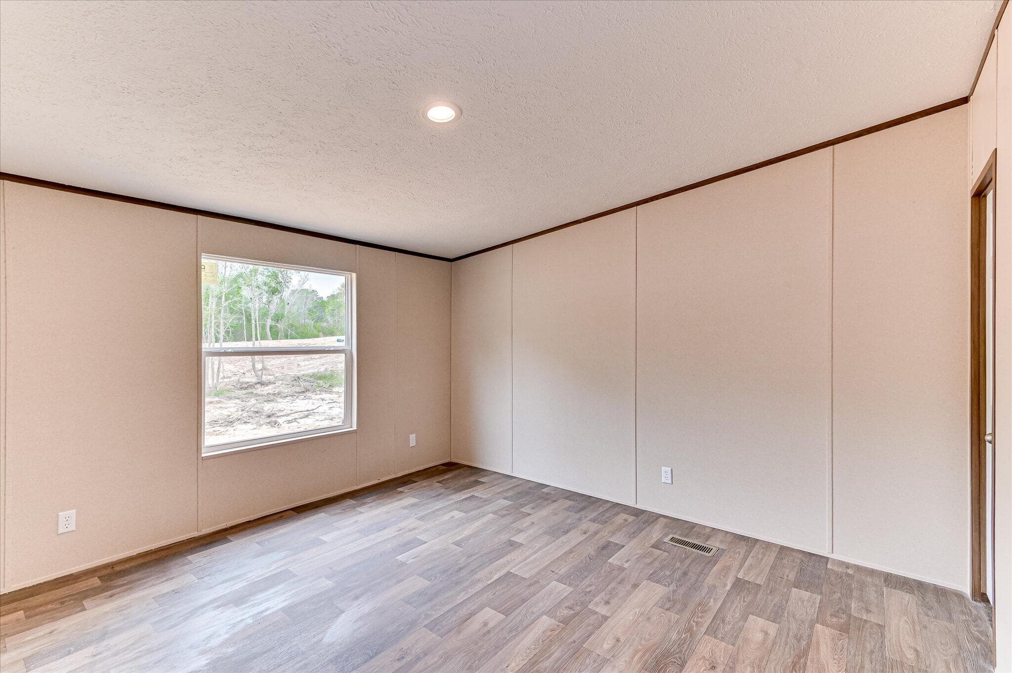Manufactured Home at 4052 Us-25, Hephzibah, GA 30815, photo 23 of 34