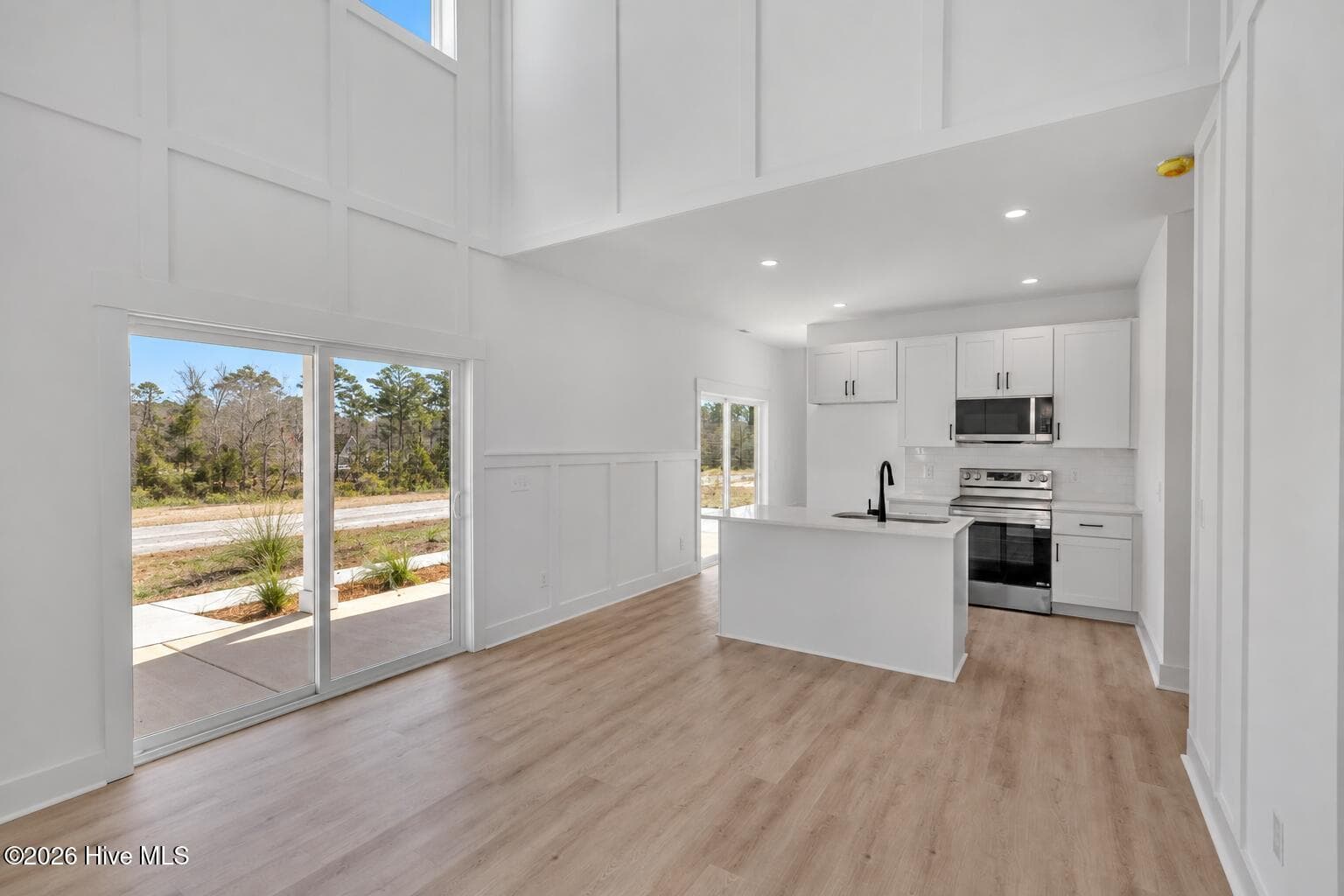 Single Family Residence at 43 Tide Landing Court, Hampstead, NC 28443, photo 6 of 40