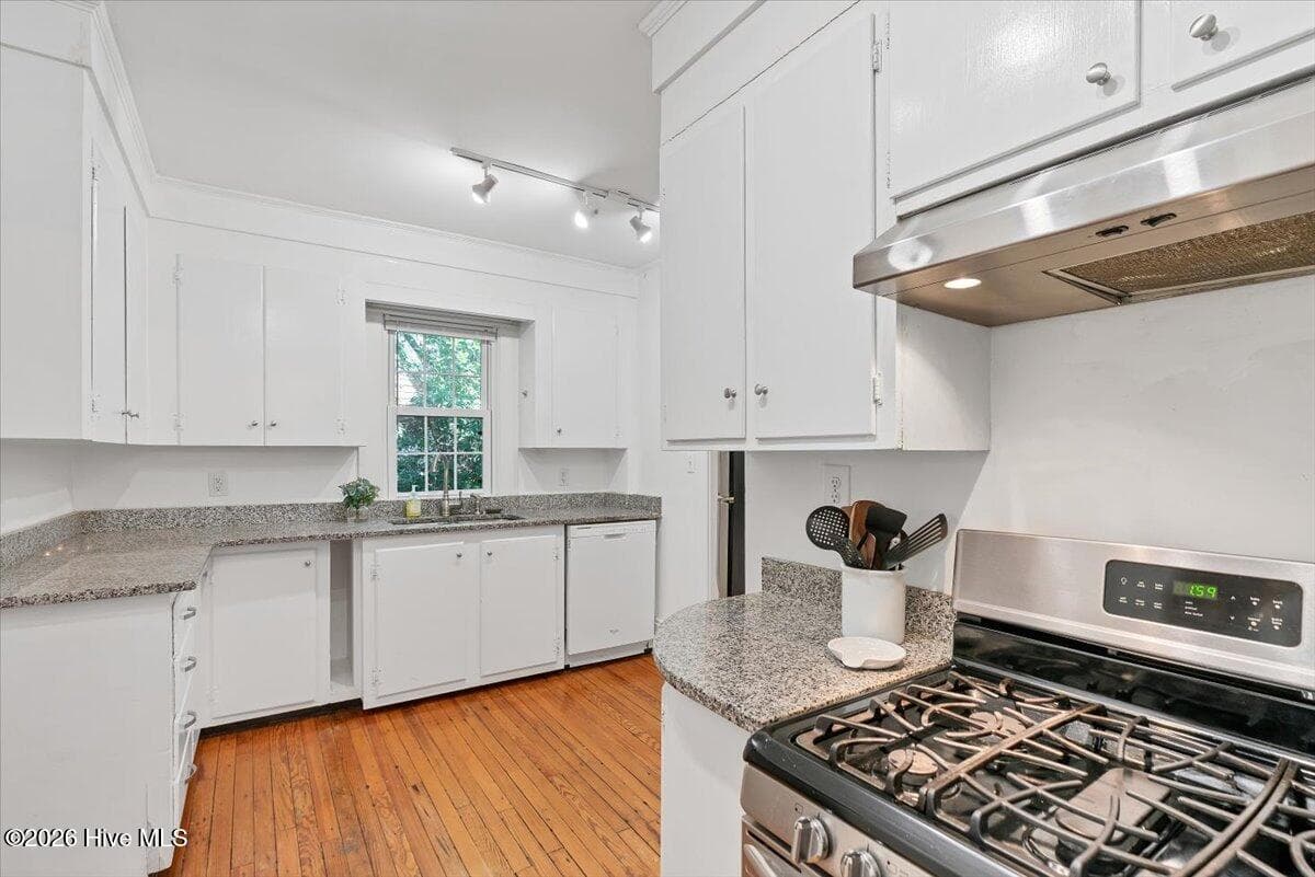 Single Family Residence at 160 N Ridge Street, Southern Pines, NC 28387, photo 12 of 66