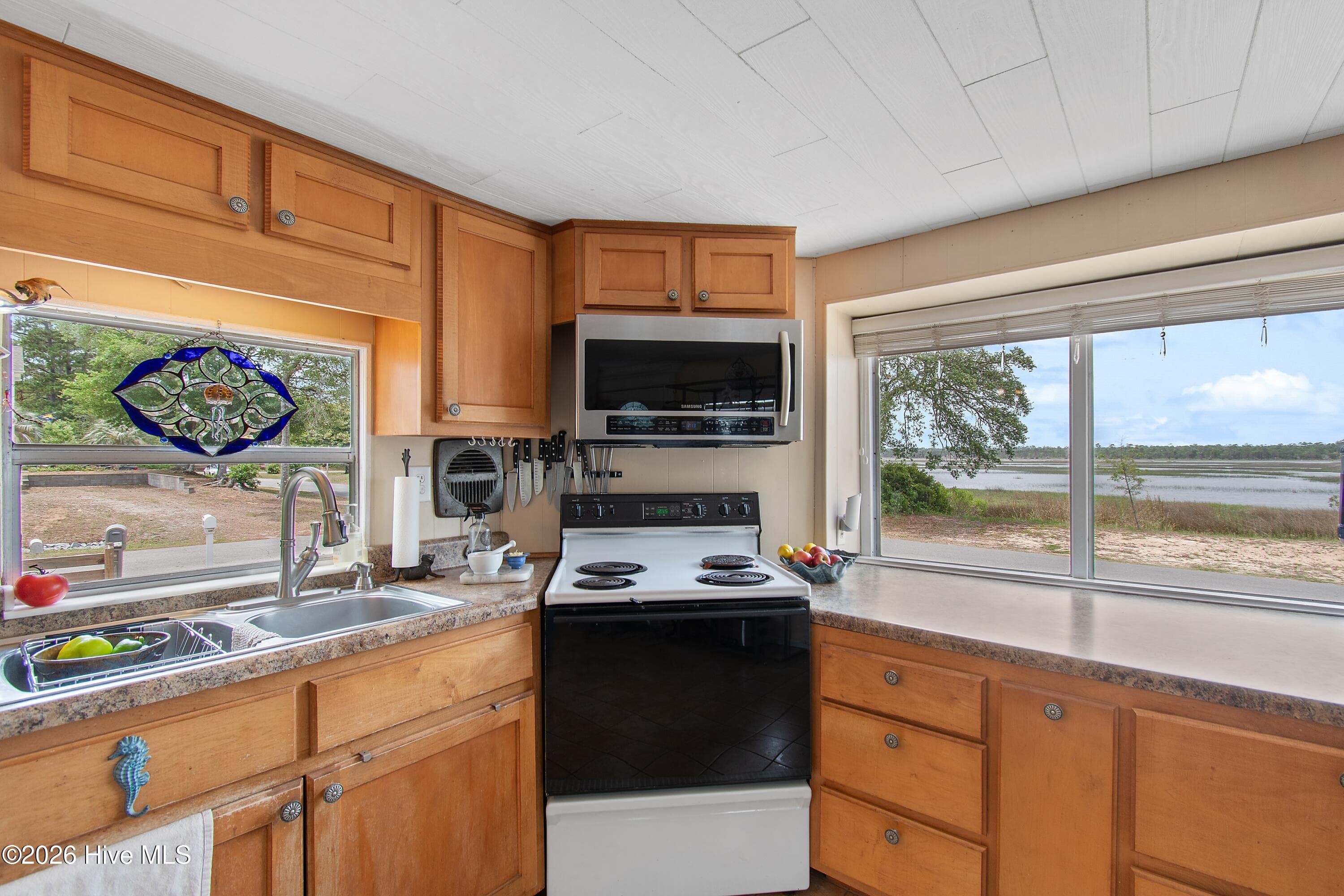 Manufactured Home at 7701 E Yacht Drive, Oak Island, NC 28465, photo 13 of 69