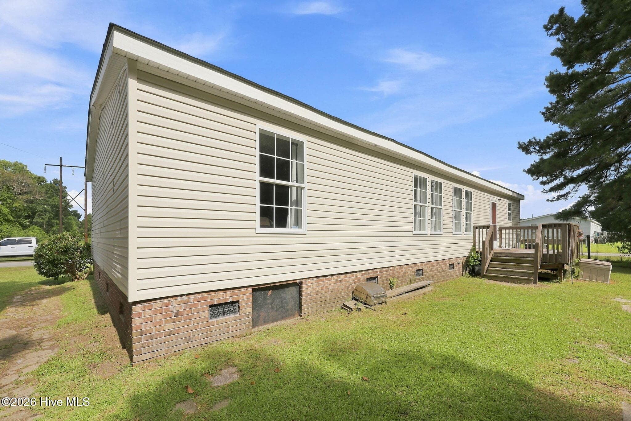 Manufactured Home at 206 Shipmans Pike, Jacksonville, NC 28546, photo 35 of 51