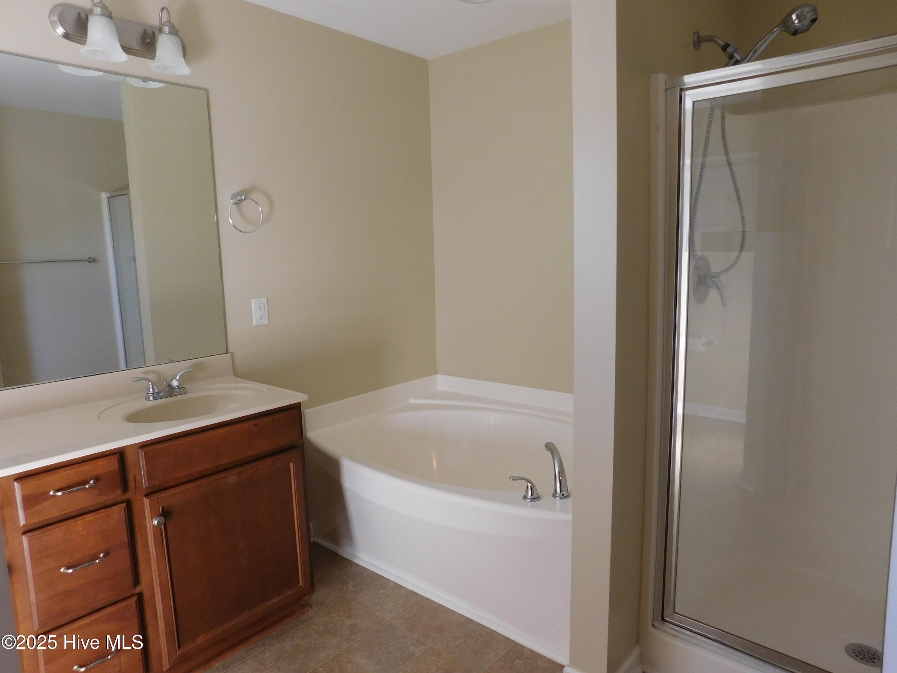 Single Family Residence at 107 Lynden Lane, New Bern, NC 28560, photo 6 of 21