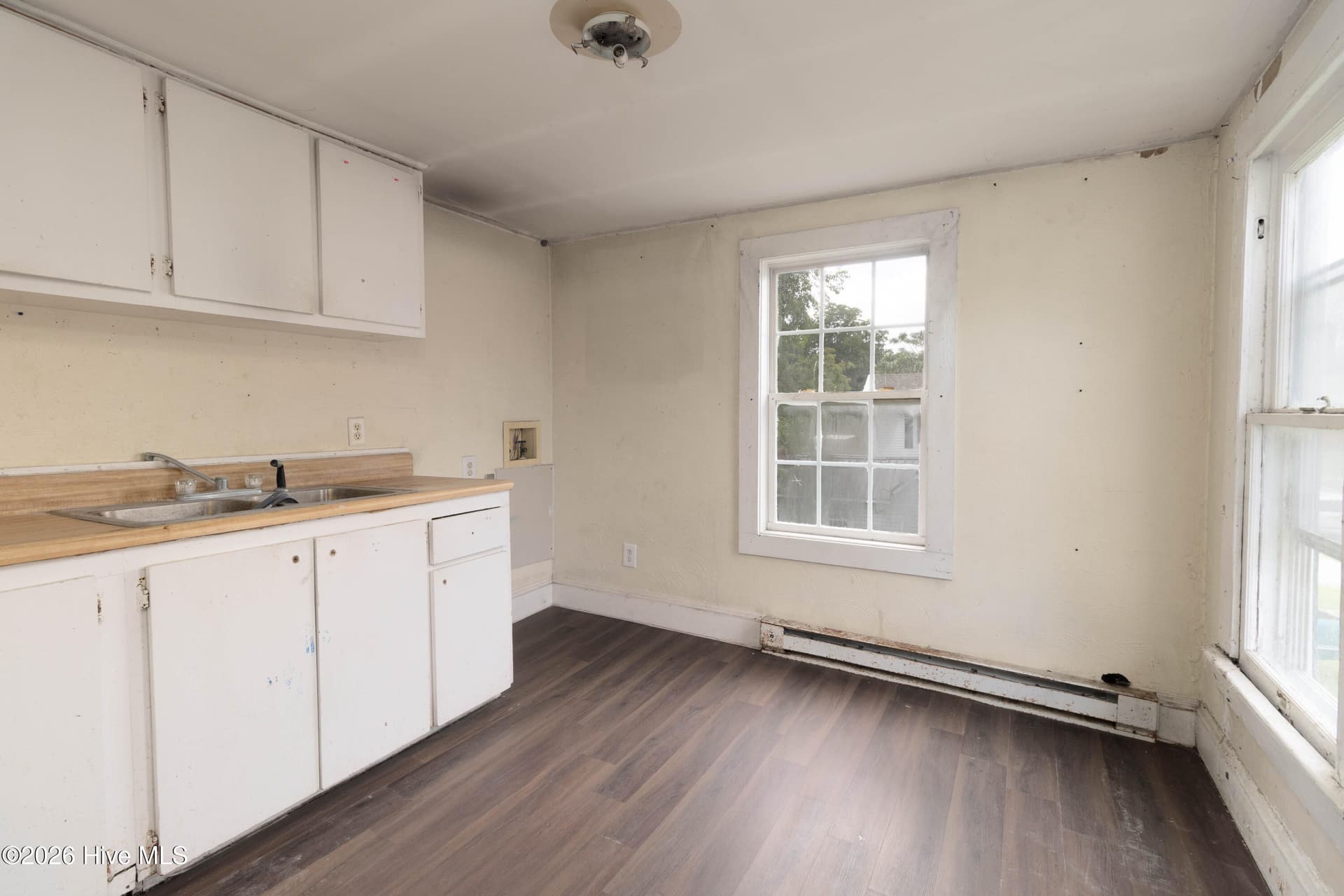 Single Family Residence at 313 N Oakum Street, Edenton, NC 27932, photo 18 of 21