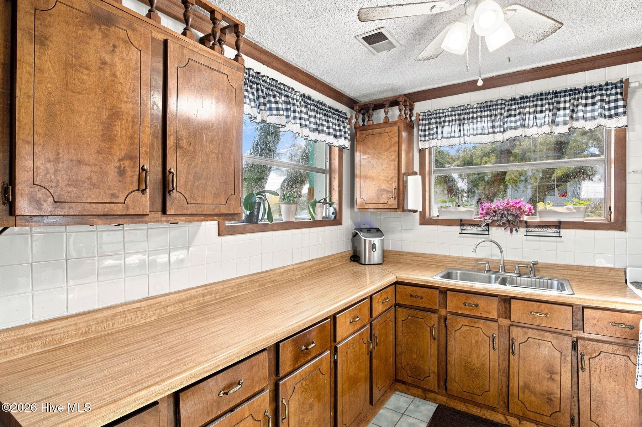 Single Family Residence at 502 Fourth Street S, Carolina Beach, NC 28428, photo 14 of 27