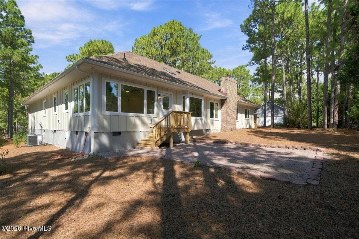 Single Family Residence at 10 Catalpa Lane N, Pinehurst, NC 28374, photo 4 of 51