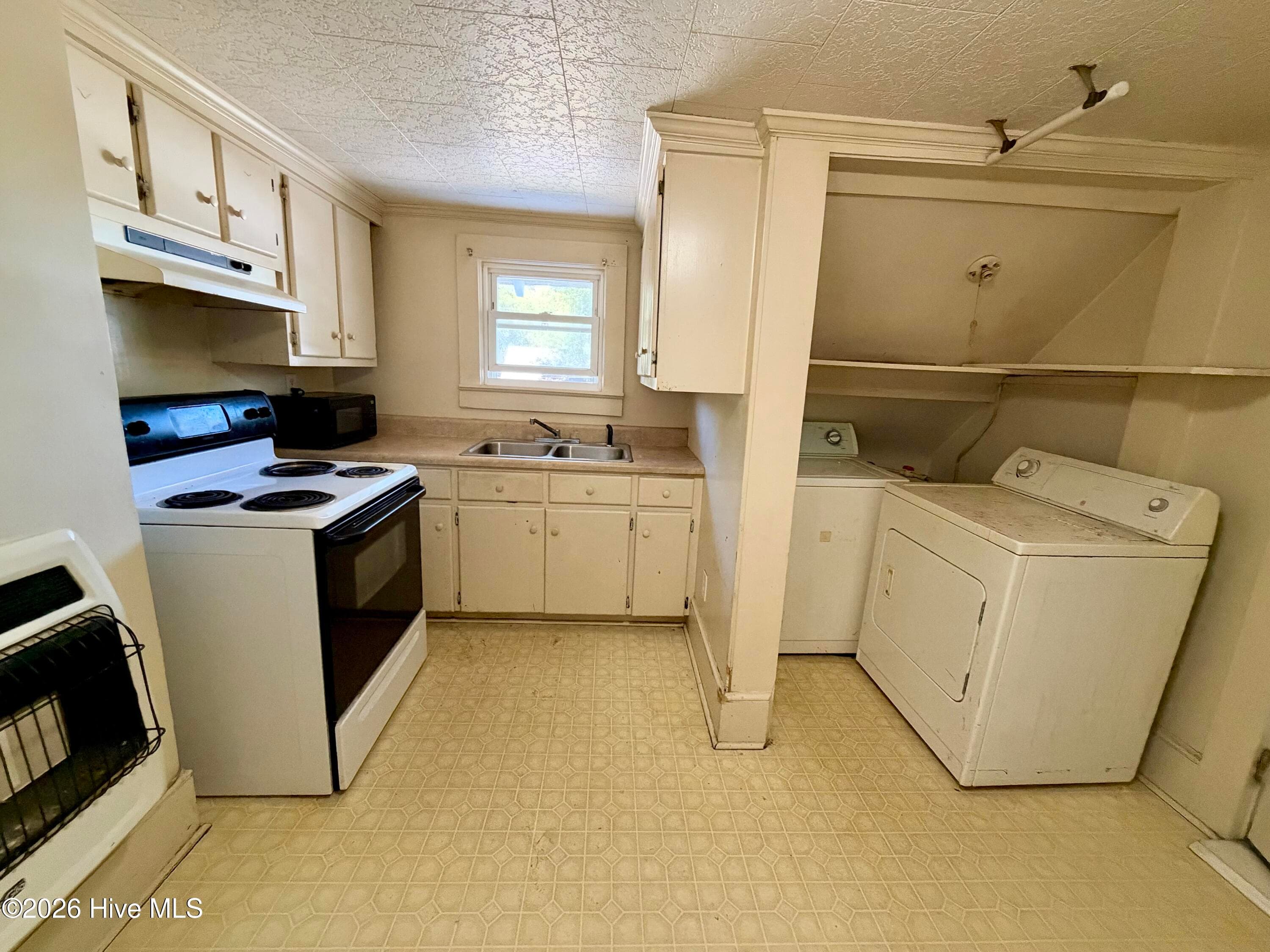 Duplex at 507 Warren Street, Williamston, NC 27892, photo 18 of 25