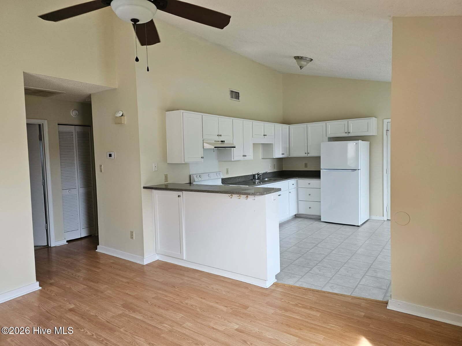 Single Family Residence at 3701 Dovefield Court, New Bern, NC 28560, photo 3 of 21