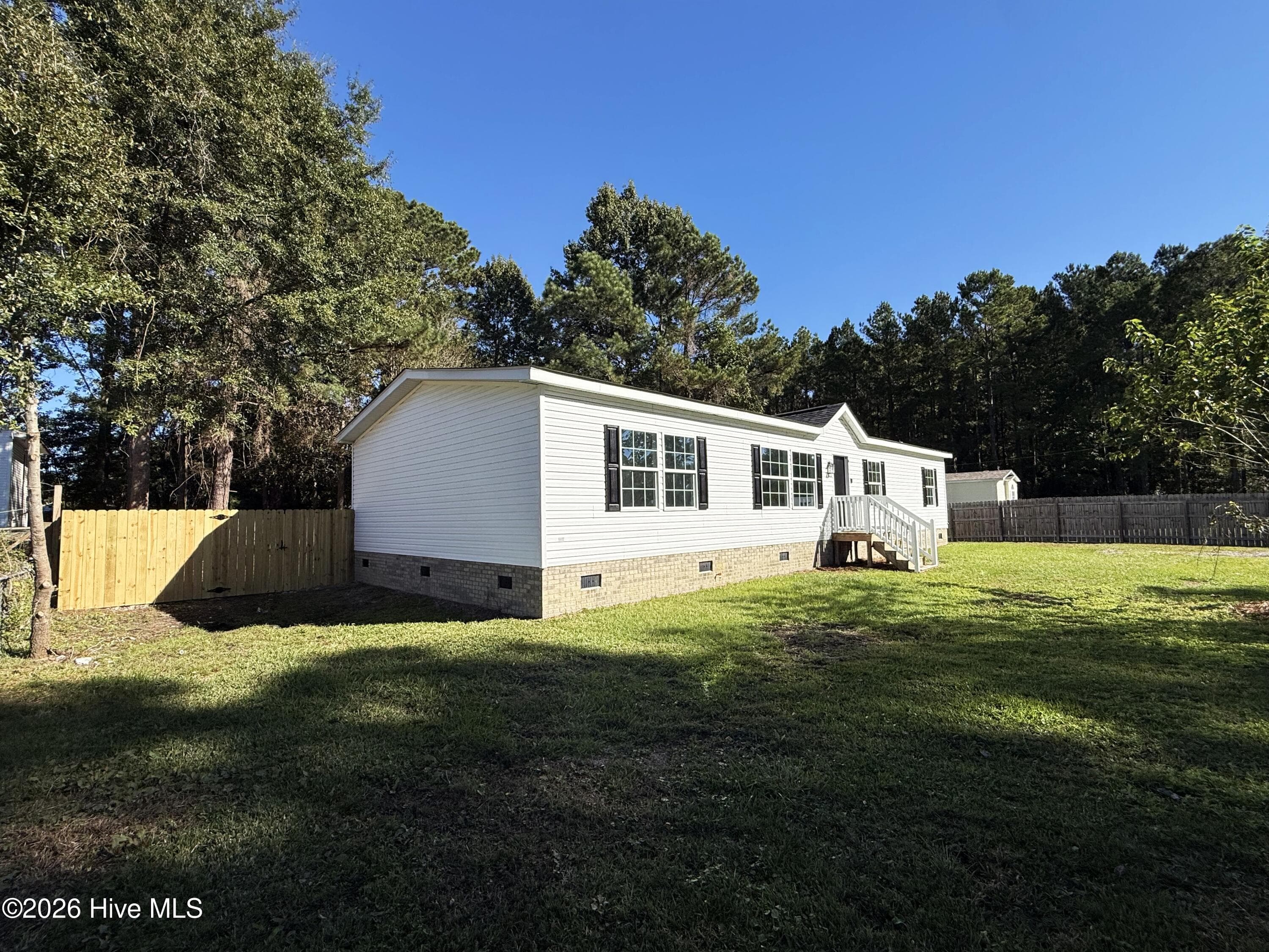 Manufactured Home at 2025 Teresa Drive, Castle Hayne, NC 28429, photo 3 of 40