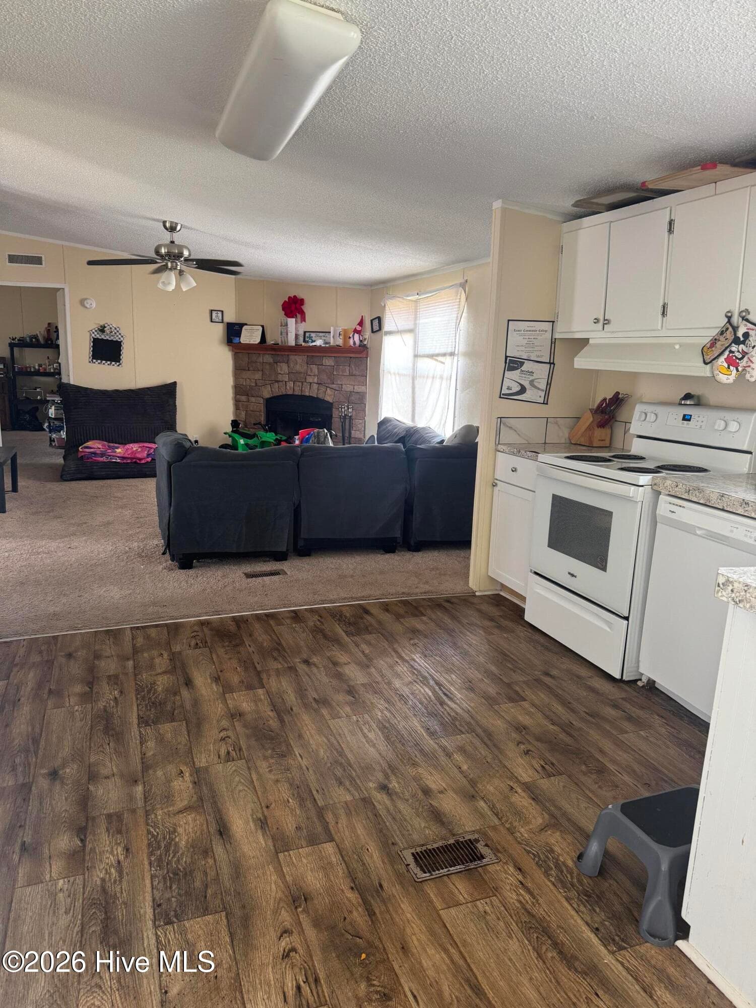 Manufactured Home at 110 Lariat Circle, New Bern, NC 28562, photo 8 of 13