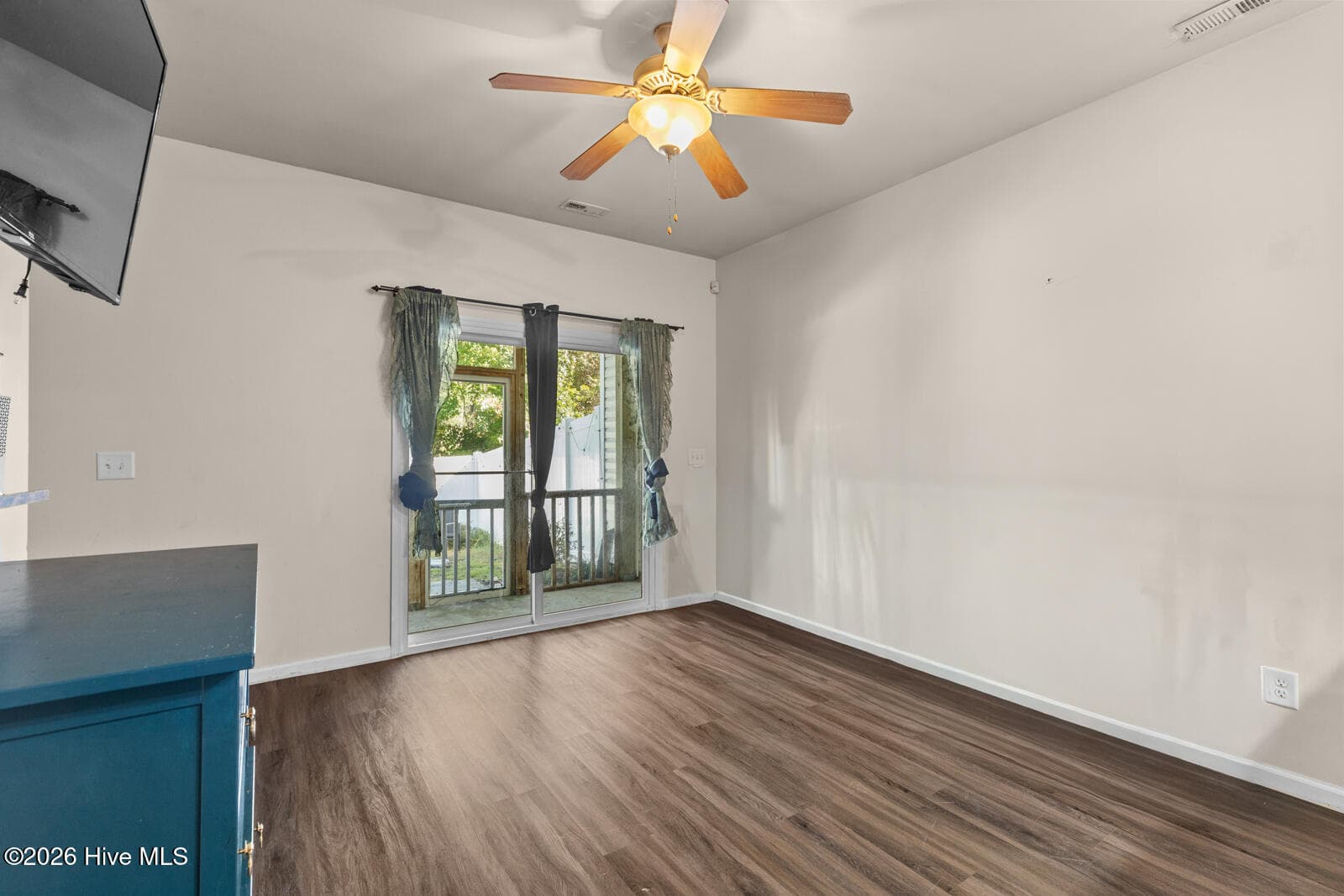 Townhouse at 270 Caldwell Loop, Jacksonville, NC 28546, photo 11 of 24