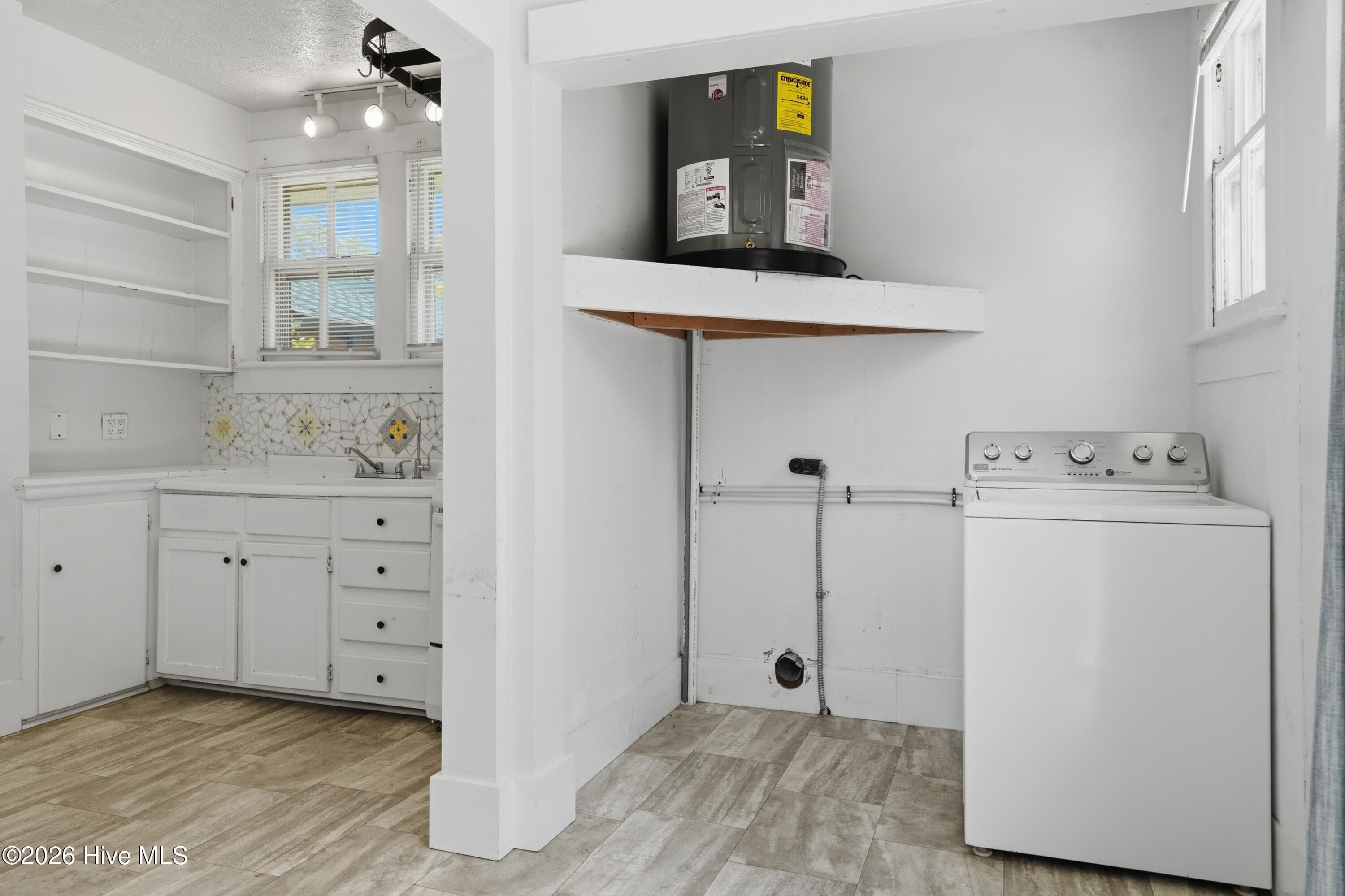 Single Family Residence at 2055 Washington Street, Wilmington, NC 28401, photo 17 of 28